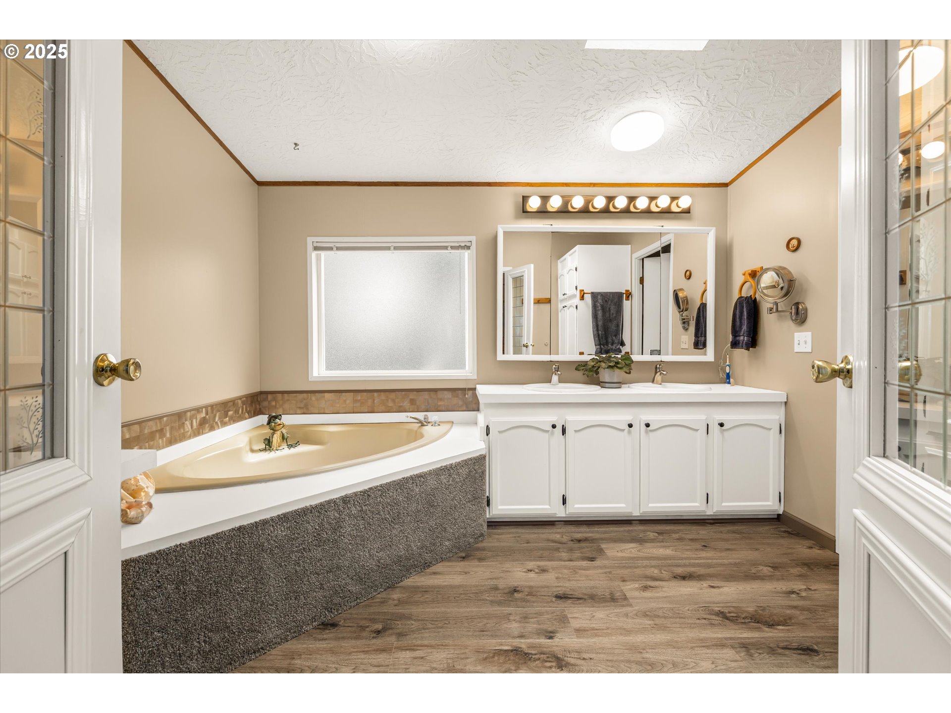 Sandy, Oregon, 97055, United States, 4 Bedrooms Bedrooms, ,3 BathroomsBathrooms,Residential,For Sale,1937237