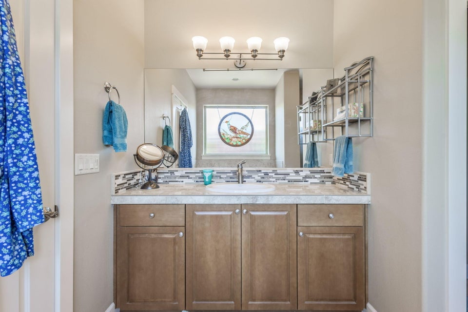 Prineville, Oregon, 97754, United States, 3 Bedrooms Bedrooms, ,3 BathroomsBathrooms,Residential,For Sale,1804823