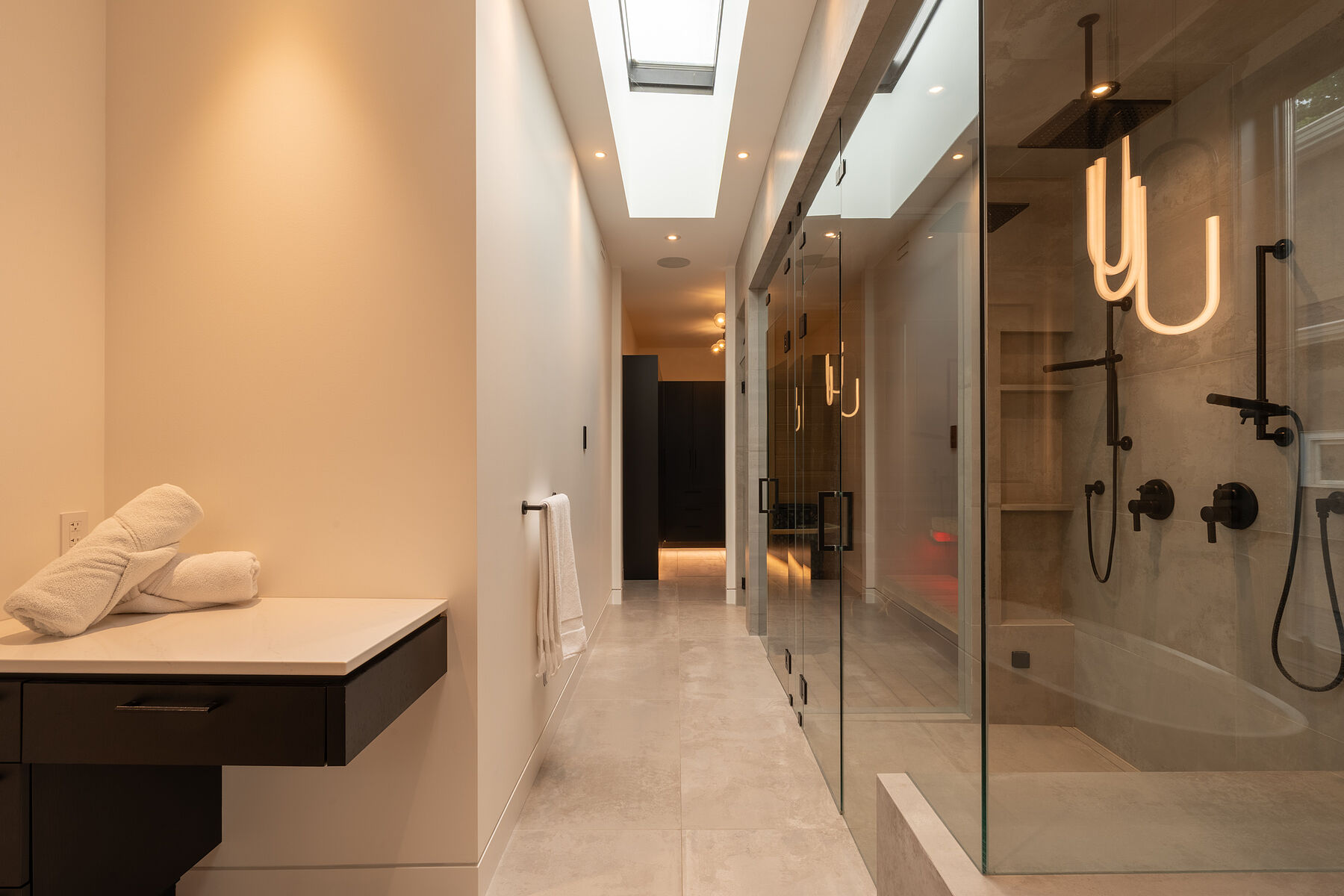  Luxury on the Abbott Corridor - 物件實景
