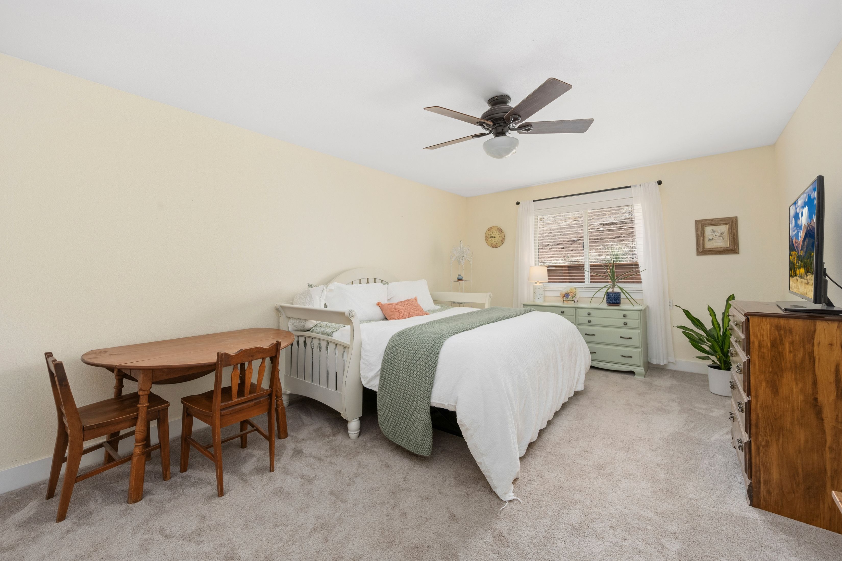  Beautifully Updated Raised Ranch, Perfectly Positioned to Capture Views - 物件實景