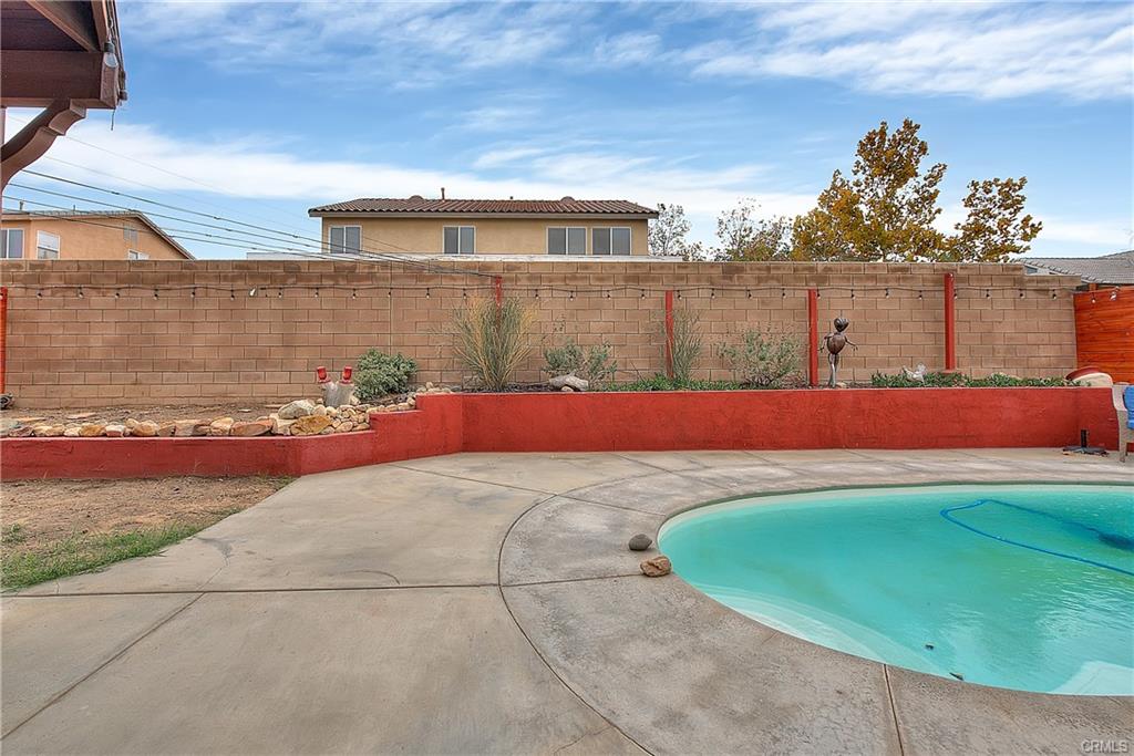 Victorville, California, 92392, United States, 5 Bedrooms Bedrooms, ,3 BathroomsBathrooms,Residential,For Sale,1996162