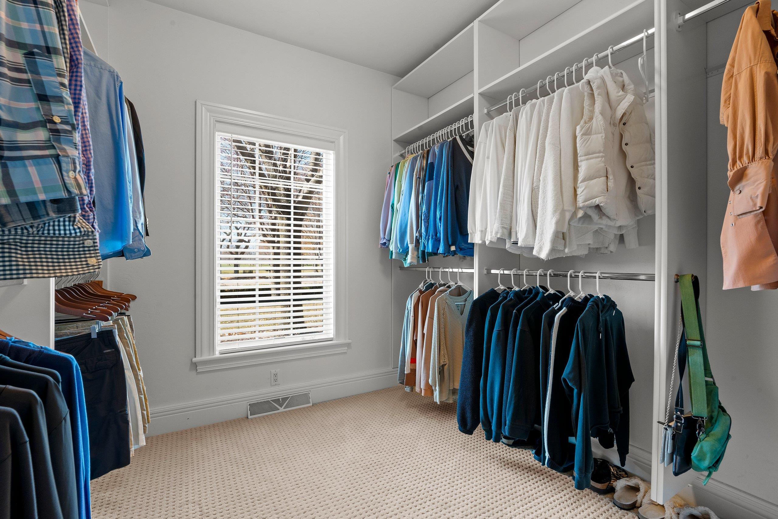 MENASHA, Wisconsin, 54952, United States, 6 Bedrooms Bedrooms, ,5 BathroomsBathrooms,Residential,For Sale,1994548