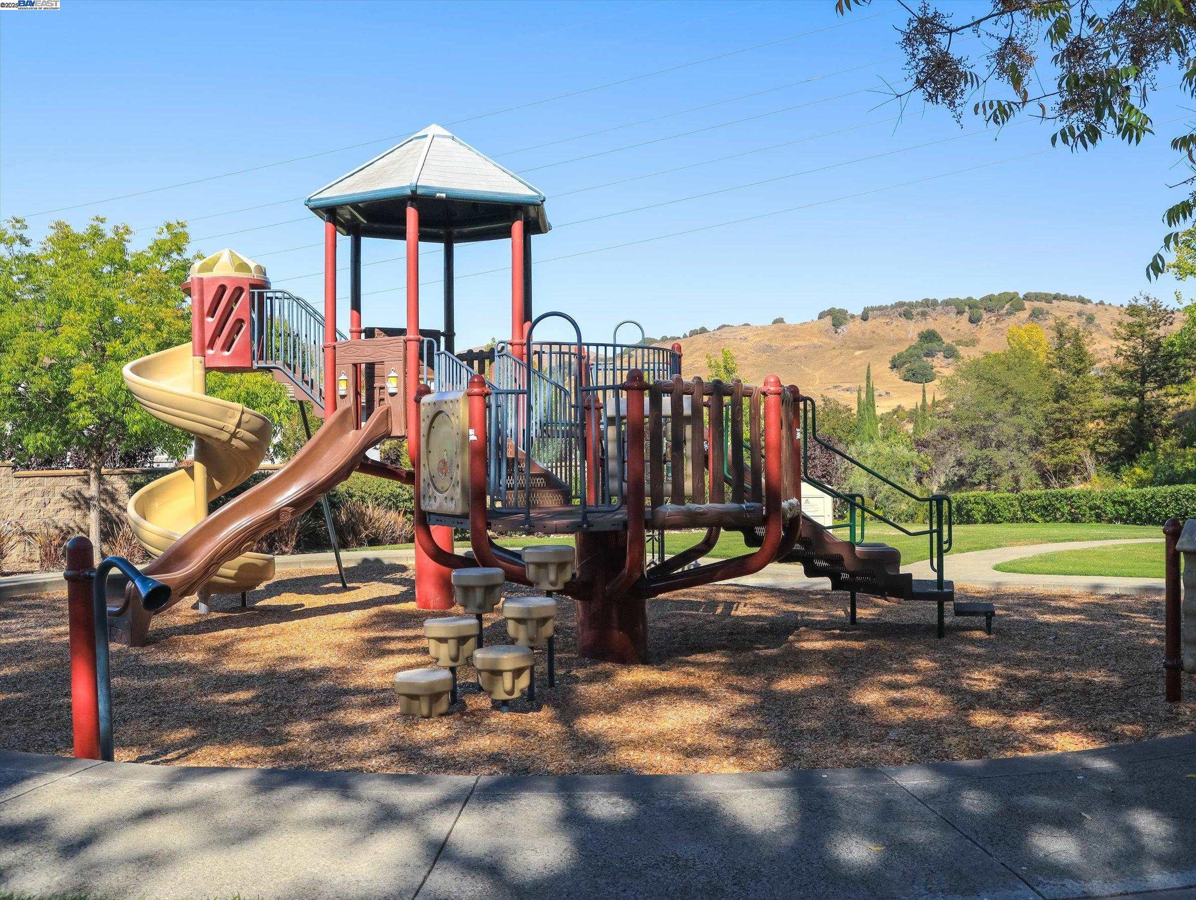 Vallejo, California, 94591, United States, 5 Bedrooms Bedrooms, ,5 BathroomsBathrooms,Residential,For Sale,2002289