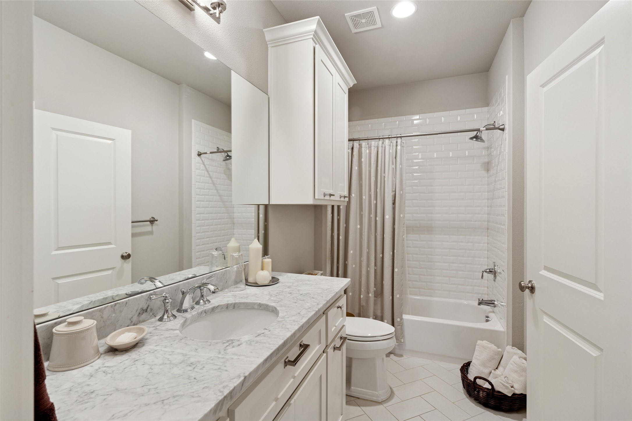 Fort Worth, Texas, 76109, United States, 5 Bedrooms Bedrooms, ,5 BathroomsBathrooms,Residential,For Sale,1866659