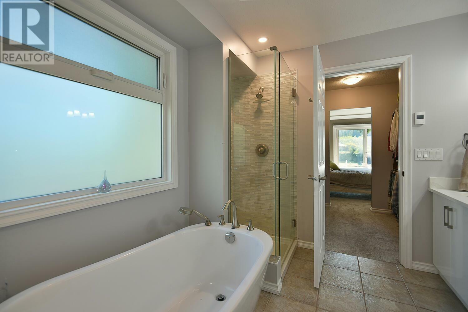 MADEIRA PARK, British Columbia, V0N 2H1, CA, 3 Bedrooms Bedrooms, ,3 BathroomsBathrooms,Residential,For Sale,1837526