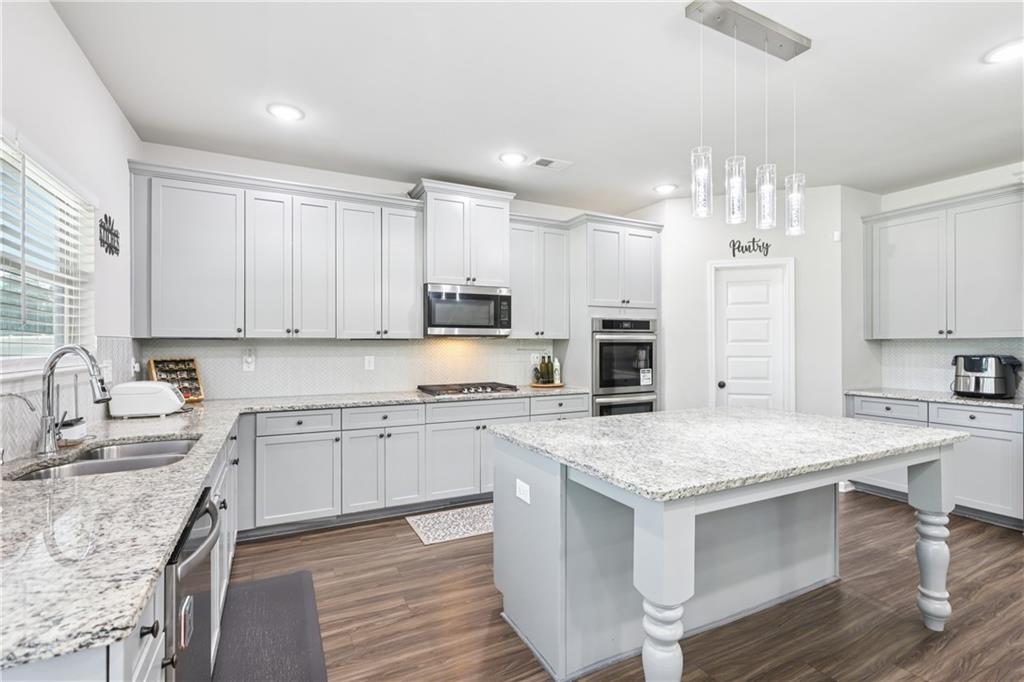 Mcdonough, Georgia, 30252, United States, 5 Bedrooms Bedrooms, ,3 BathroomsBathrooms,Residential,For Sale,1923116