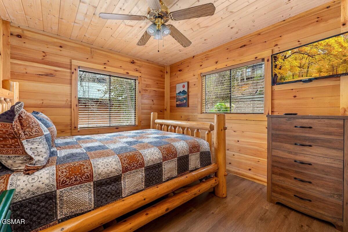 Gatlinburg, Tennessee, 37738, United States, 5 Bedrooms Bedrooms, ,4 BathroomsBathrooms,Residential,For Sale,2023747