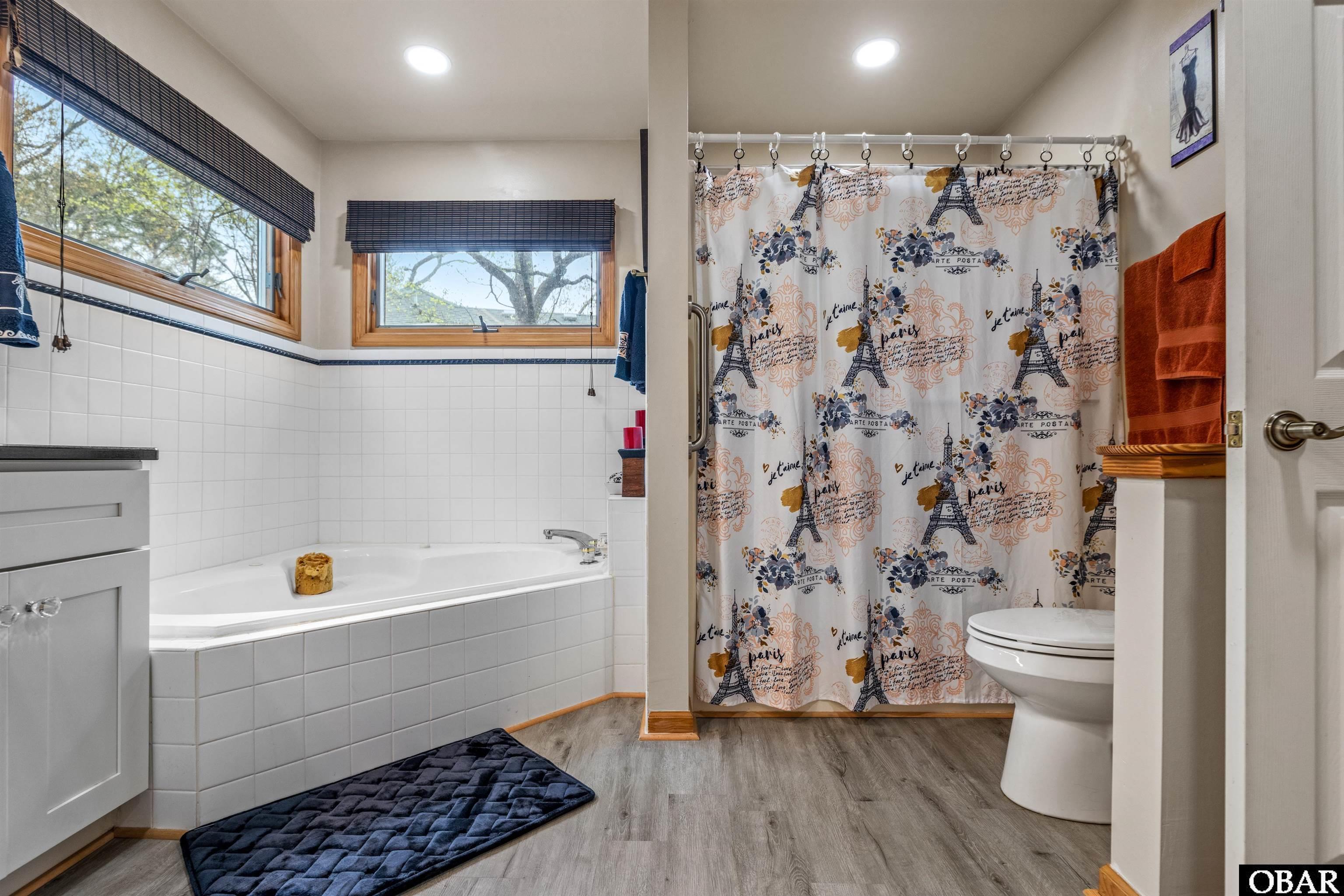 Kill Devil Hills, North Carolina, 27948, United States, 4 Bedrooms Bedrooms, ,3 BathroomsBathrooms,Residential,For Sale,1827353