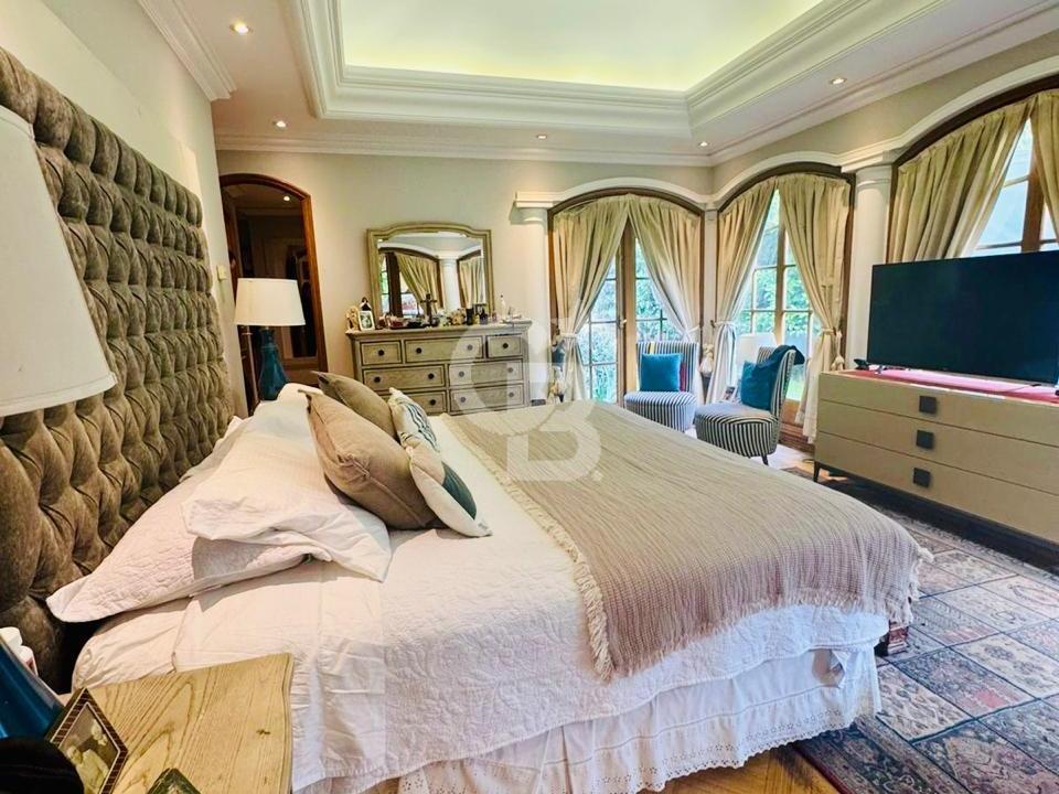 Lo Barnechea, Chile, 5 Bedrooms Bedrooms, ,5 BathroomsBathrooms,Residential,For Sale,1966133