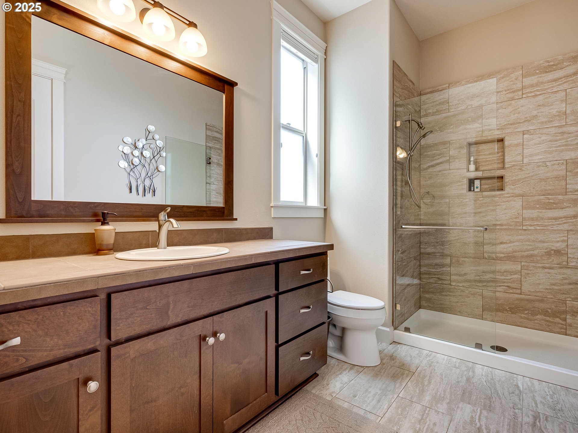 Camas, Washington, 98607, United States, 4 Bedrooms Bedrooms, ,4 BathroomsBathrooms,Residential,For Sale,1837828