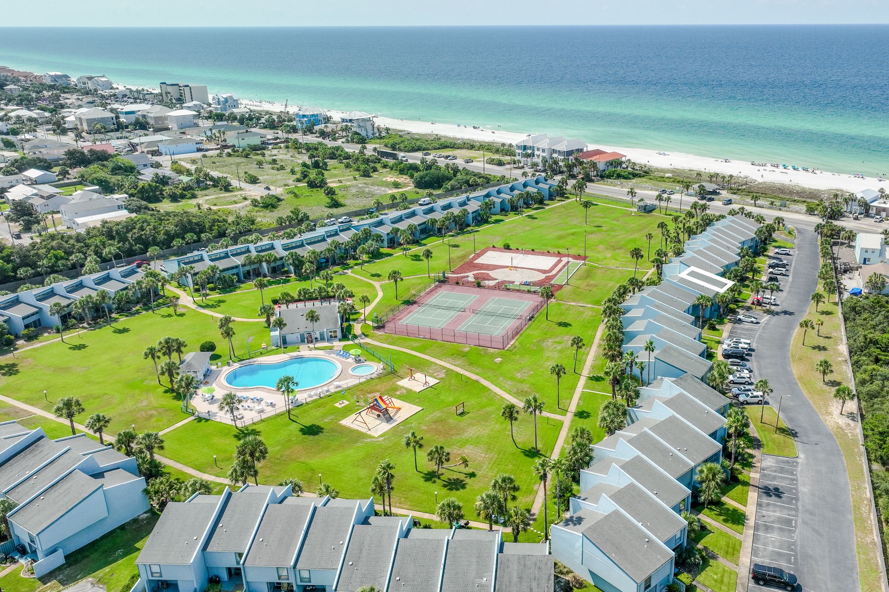  Panama City Beach Townhouse with Private Beach Access & Rental-Ready Appeal - 物件實景