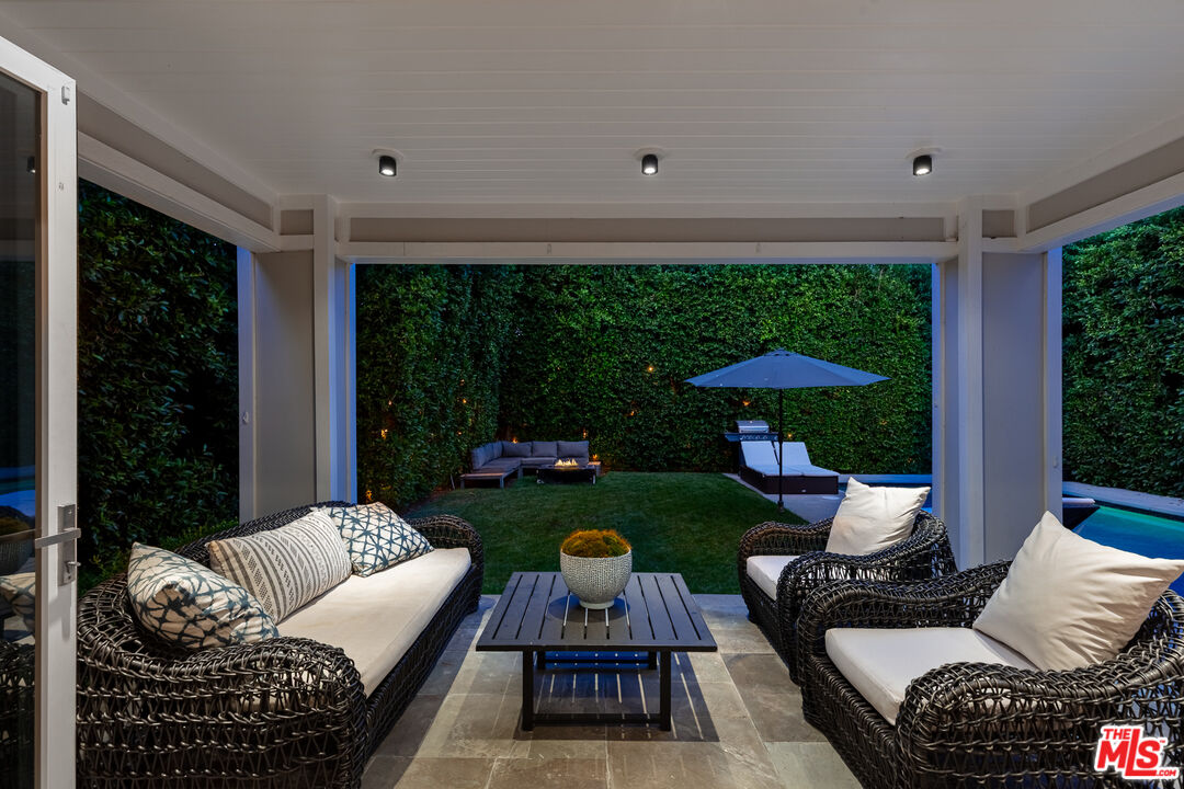 Los Angeles, California, 90046, United States, 5 Bedrooms Bedrooms, ,5 BathroomsBathrooms,Residential,For Sale,1932208