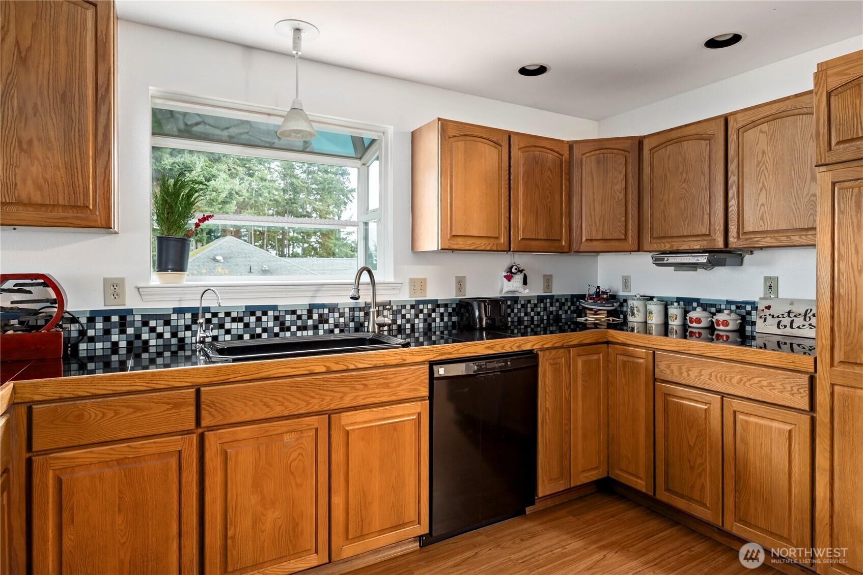 Oak Harbor, Washington, 98277, United States, 5 Bedrooms Bedrooms, ,2 BathroomsBathrooms,Residential,For Sale,2000673