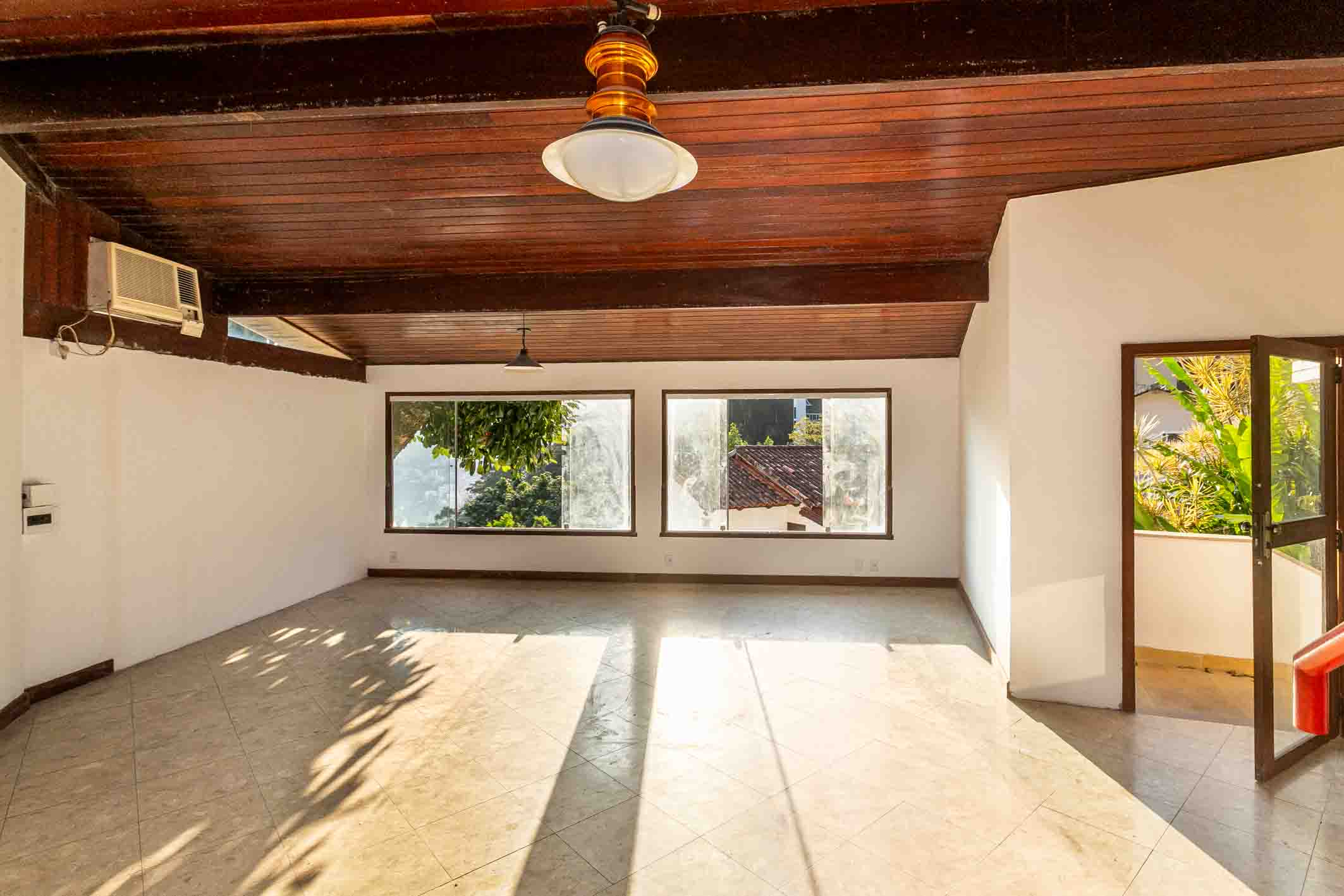  Nature connected residence with privileged views. - 物件實景