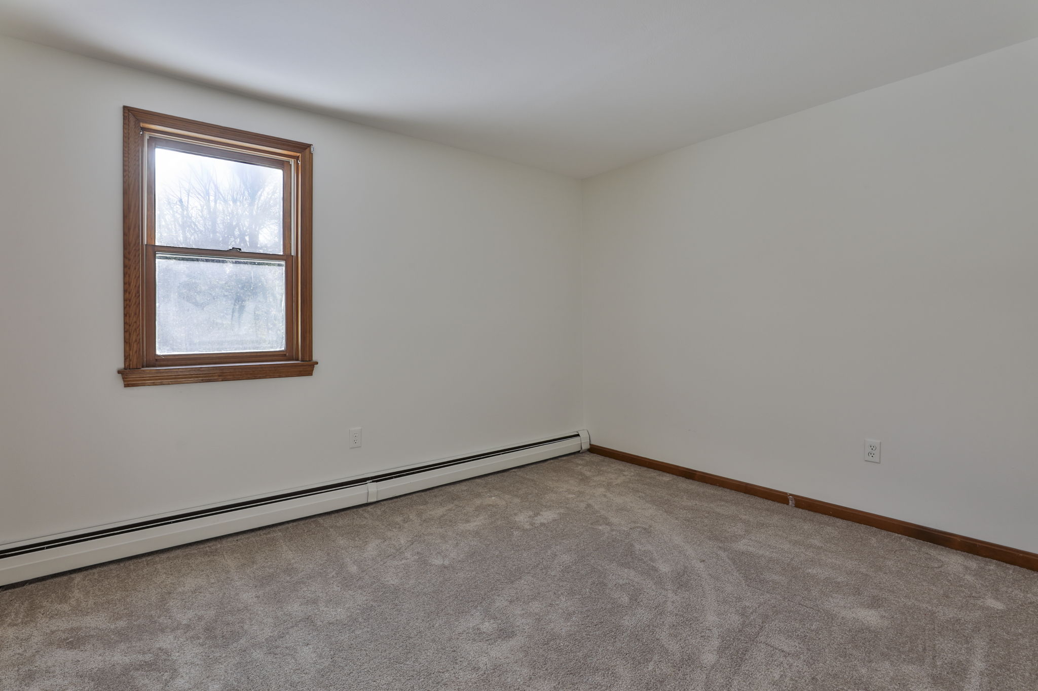 Derry, New Hampshire, 03038, United States, 3 Bedrooms Bedrooms, ,2 BathroomsBathrooms,Residential,For Sale,2006202