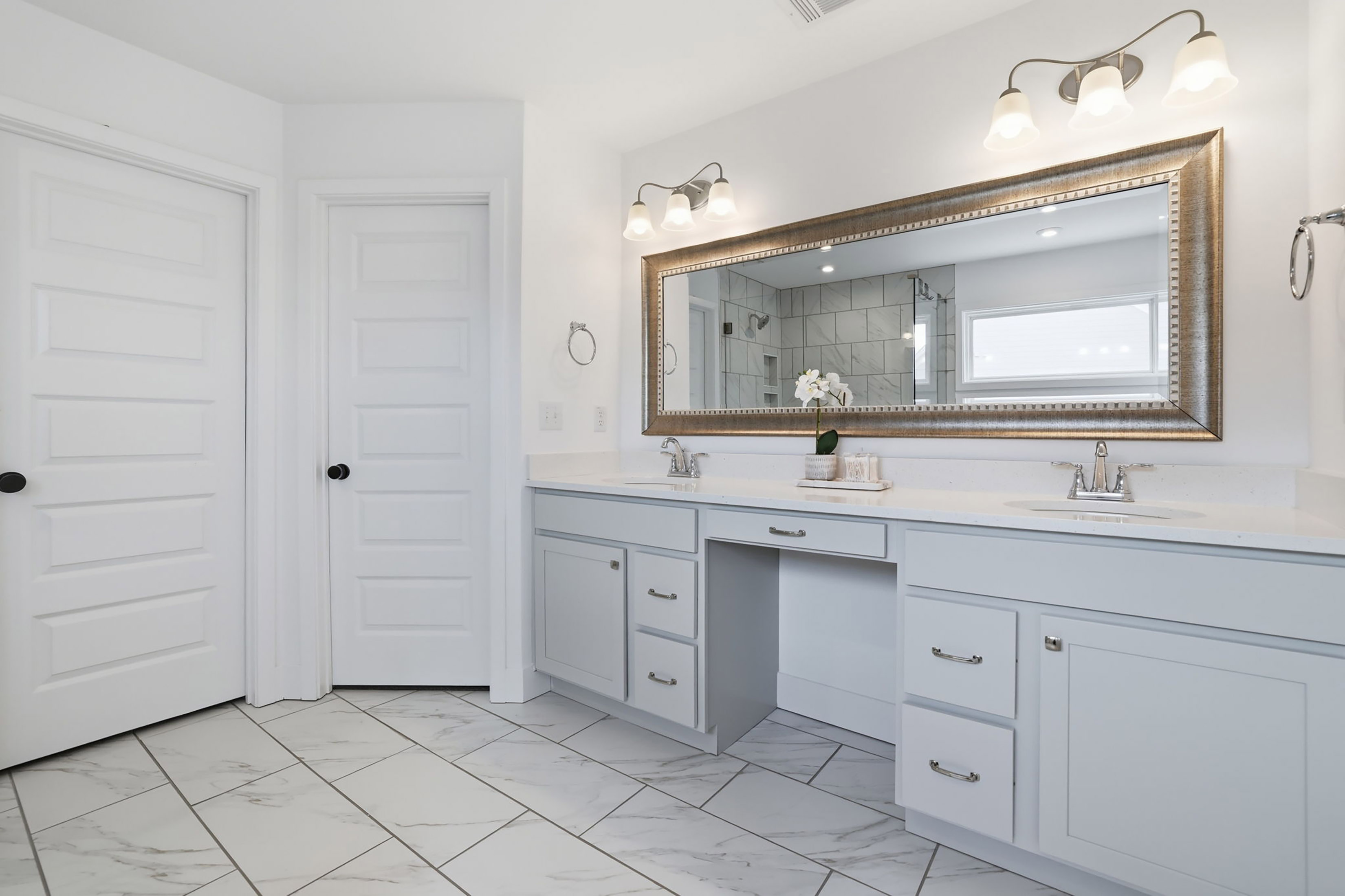  Stunning White Brick Modern Farmhouse Blends Timeless Charm with Elevated Design - 物件實景