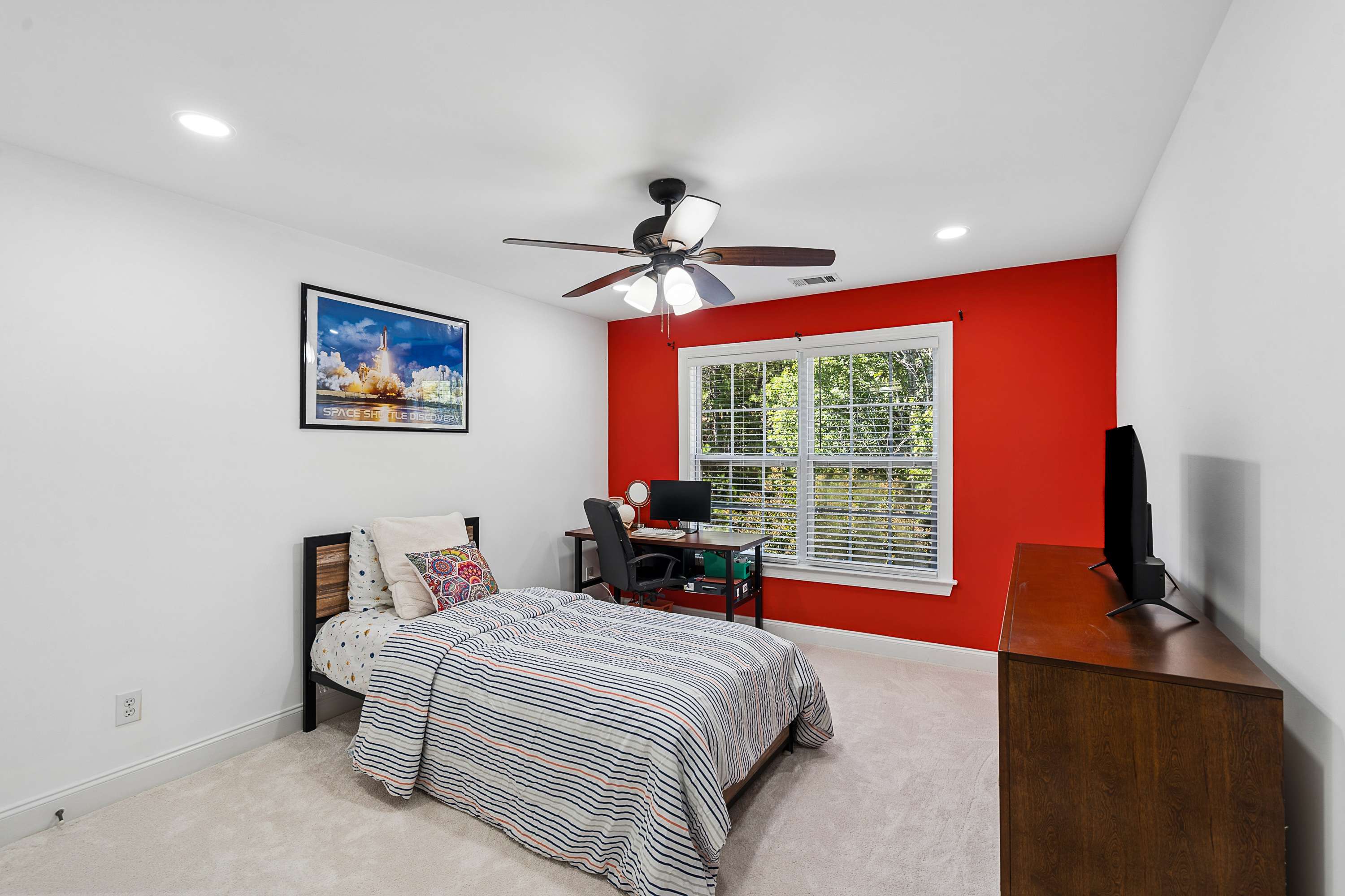  Beautifully Updated Home in Sought-After Swim and Tennis Neighborhood - 物件實景