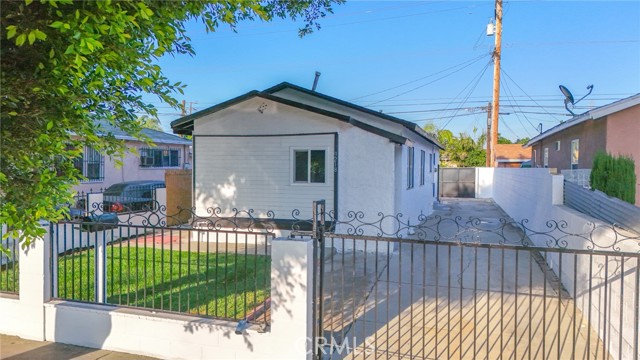 Los Angeles, California, 90002, United States, 3 Bedrooms Bedrooms, ,2 BathroomsBathrooms,Residential,For Sale,1928676