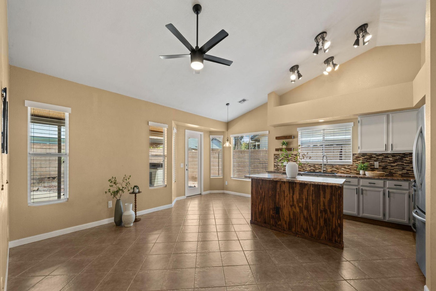 8434 W Dreyfus Drive¦Peoria, AZ - 物件實景