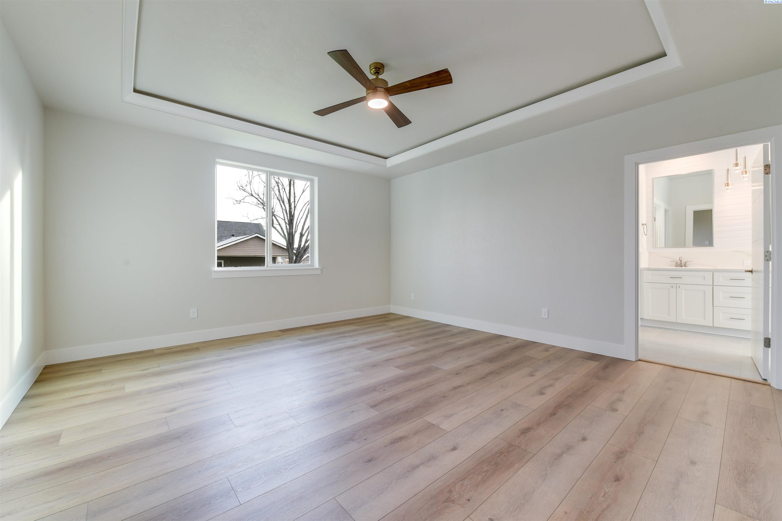 Richland, Washington, 99352, United States, 3 Bedrooms Bedrooms, ,2 BathroomsBathrooms,Residential,For Sale,1898380