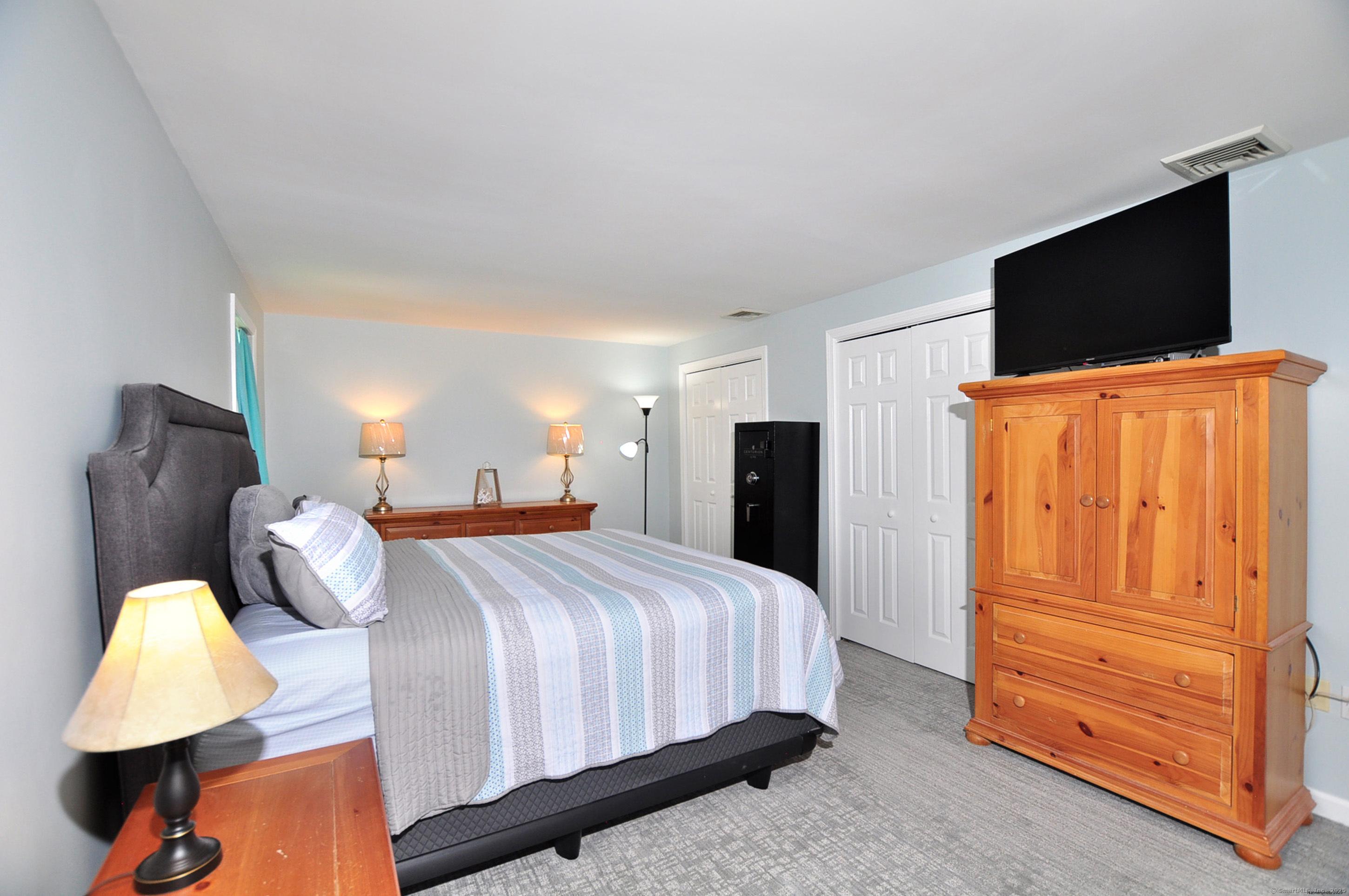Southington, Connecticut, 06479, United States, 3 Bedrooms Bedrooms, ,4 BathroomsBathrooms,Residential,For Sale,1869273