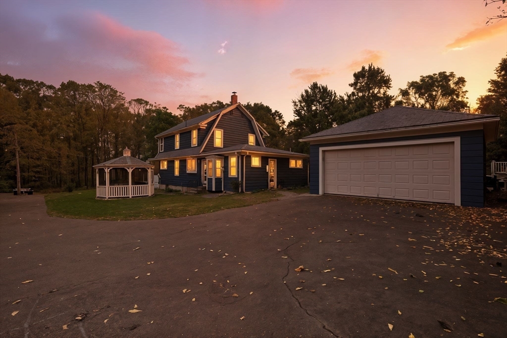 South Hadley, Massachusetts, 01075, United States, 4 Bedrooms Bedrooms, ,2 BathroomsBathrooms,Residential,For Sale,1970886