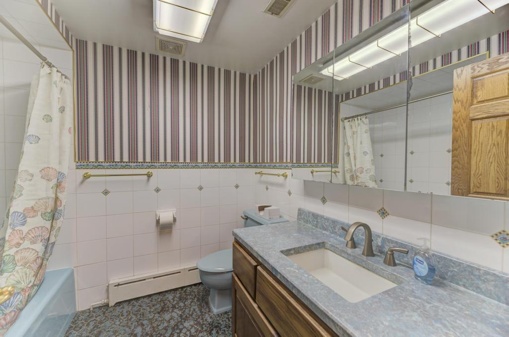 Keeneyville, Illinois, 60172, United States, 4 Bedrooms Bedrooms, ,4 BathroomsBathrooms,Residential,For Sale,1995437