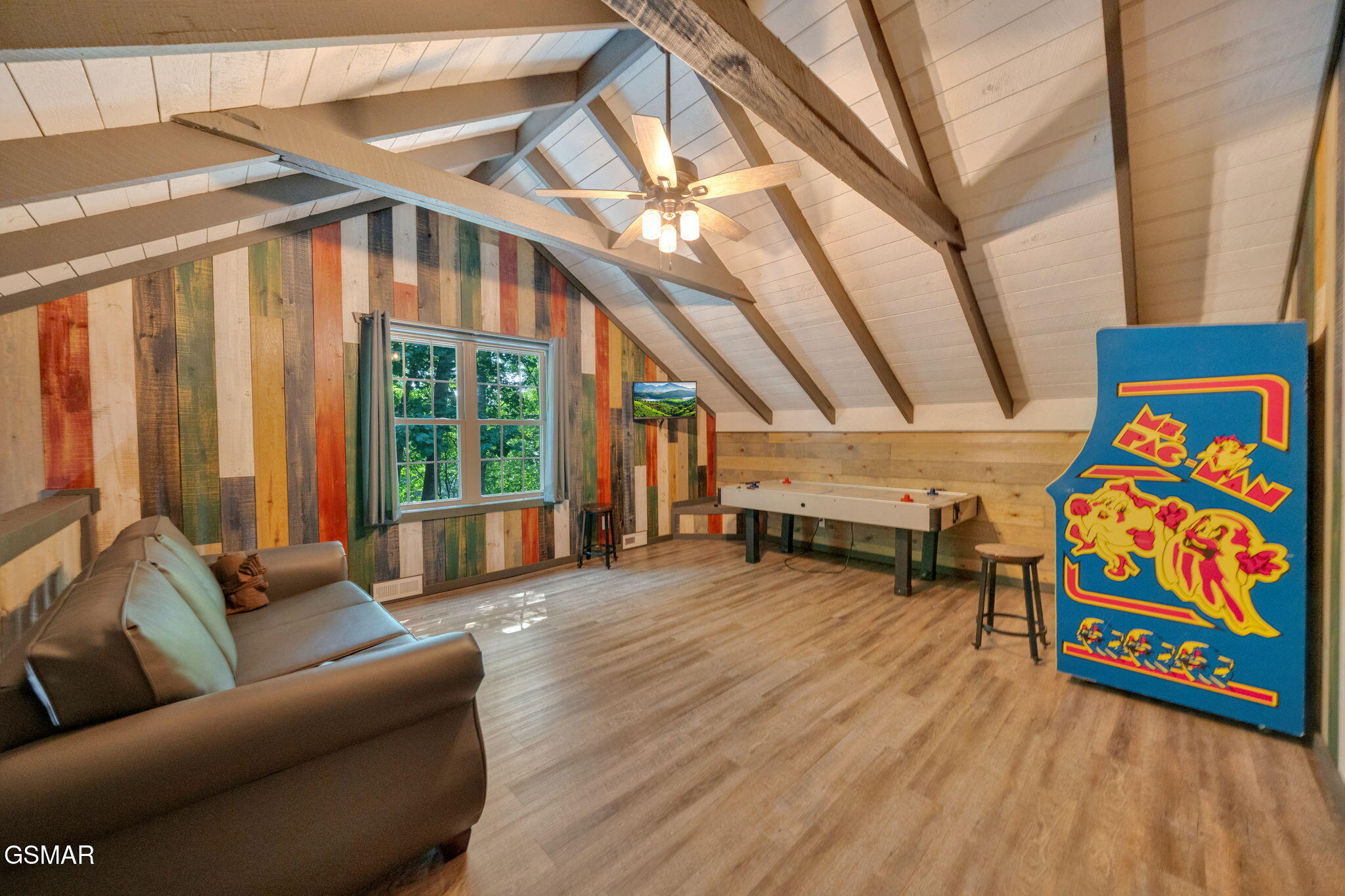 Gatlinburg, Tennessee, 37738, United States, 4 Bedrooms Bedrooms, ,5 BathroomsBathrooms,Residential,For Sale,1921348