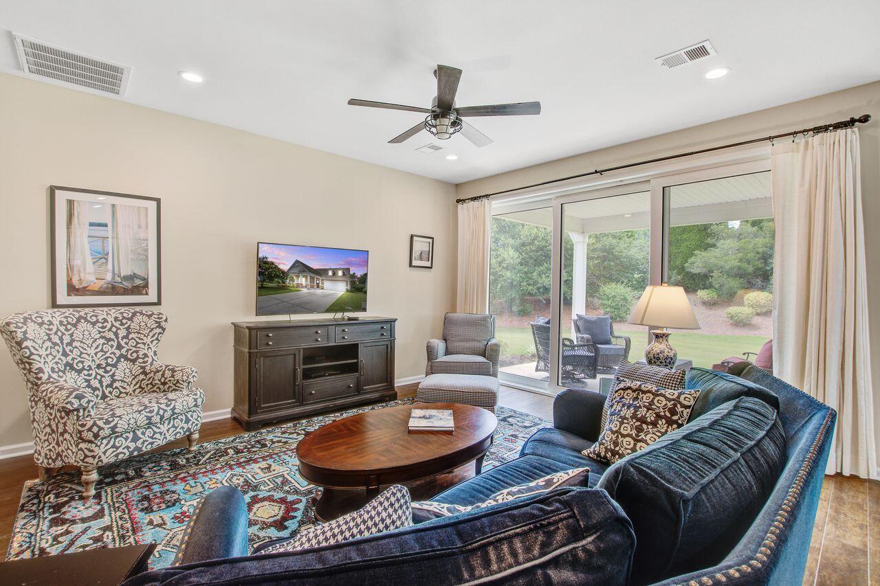 Summerville, South Carolina, 29483, United States, 3 Bedrooms Bedrooms, ,3 BathroomsBathrooms,Residential,For Sale,1907544