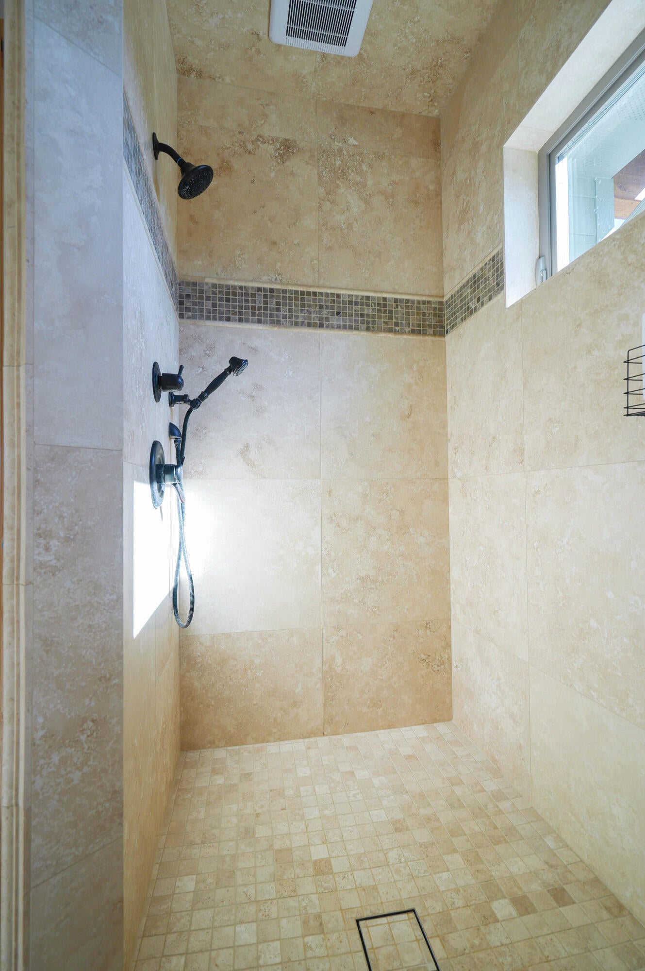 Klamath Falls, Oregon, 97601, United States, 3 Bedrooms Bedrooms, ,4 BathroomsBathrooms,Residential,For Sale,1940970