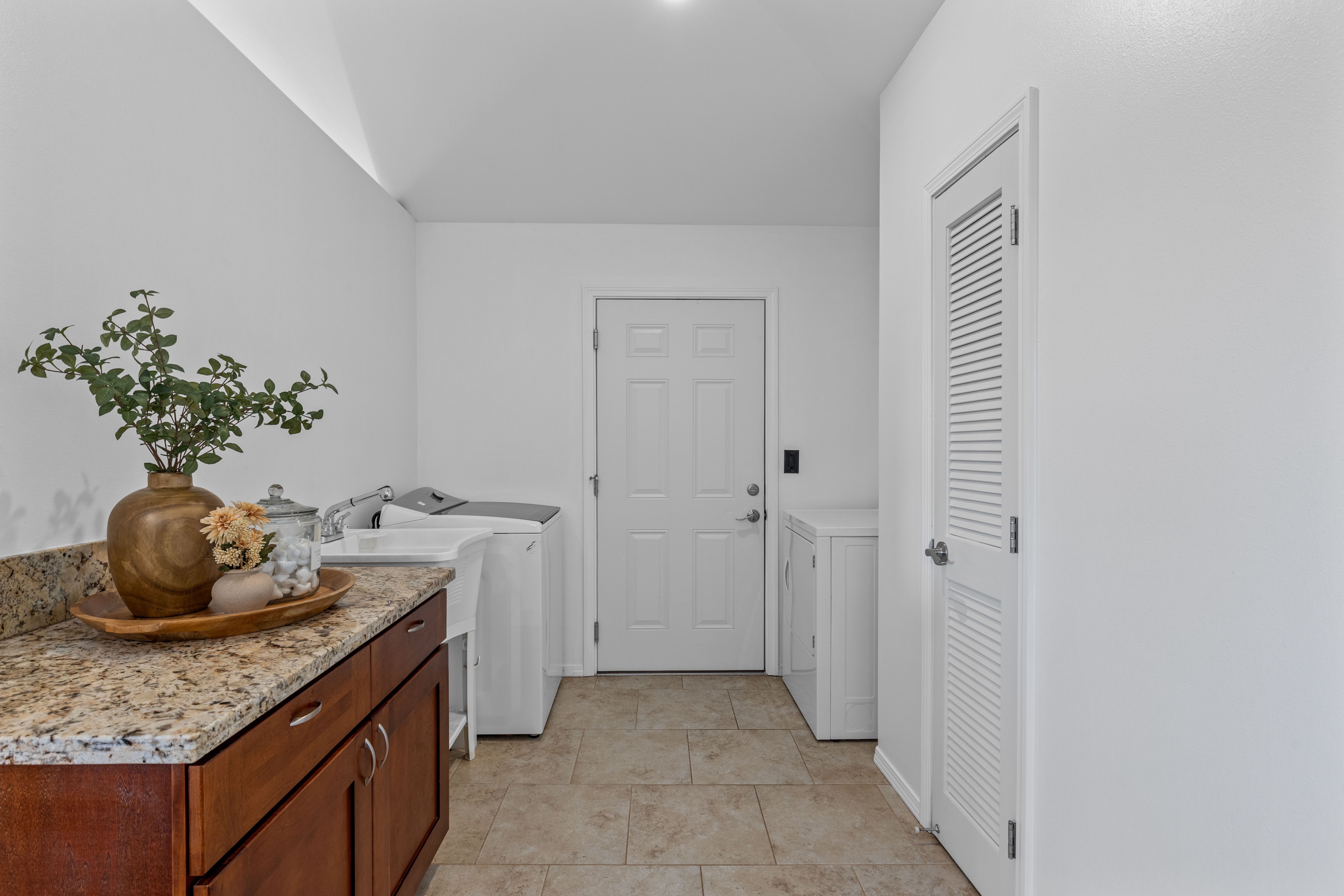Mountain View, Hawaii, 96760, United States, 4 Bedrooms Bedrooms, ,2 BathroomsBathrooms,Residential,For Sale,1940601