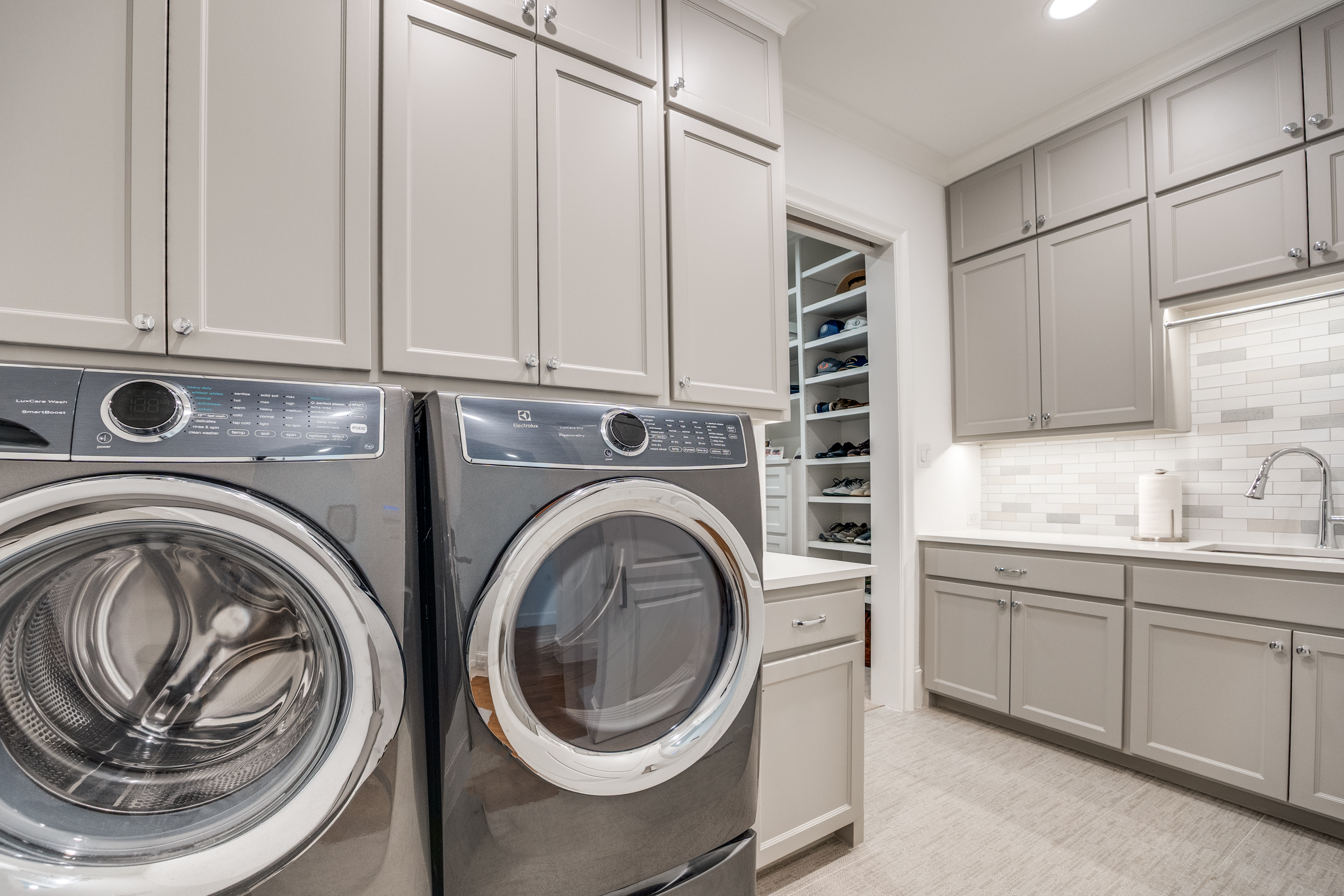  Timeless Home With Designer Finishes Located in University Park - 物件實景