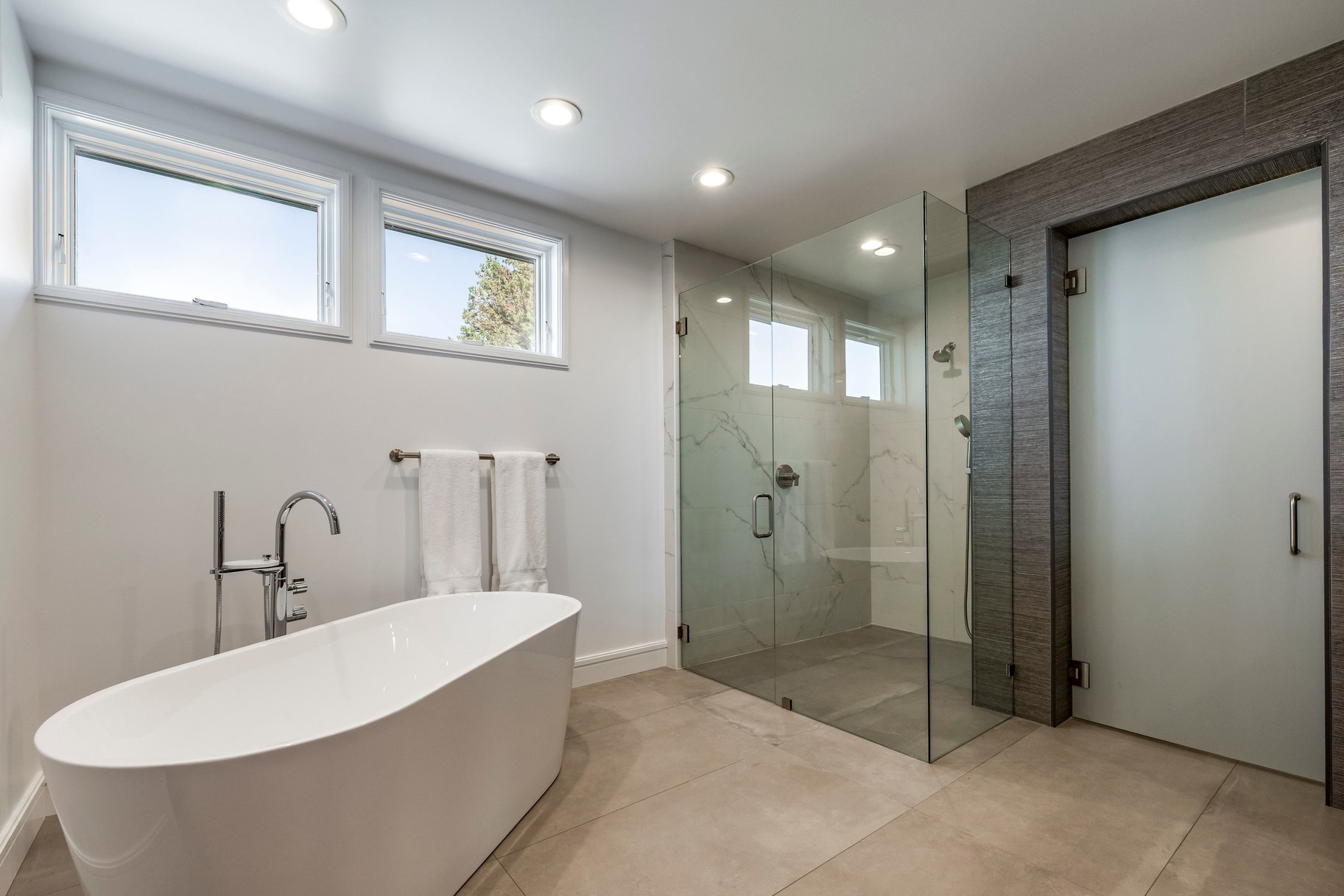 Stunning Contemporary Home with Commanding Views - 物件實景