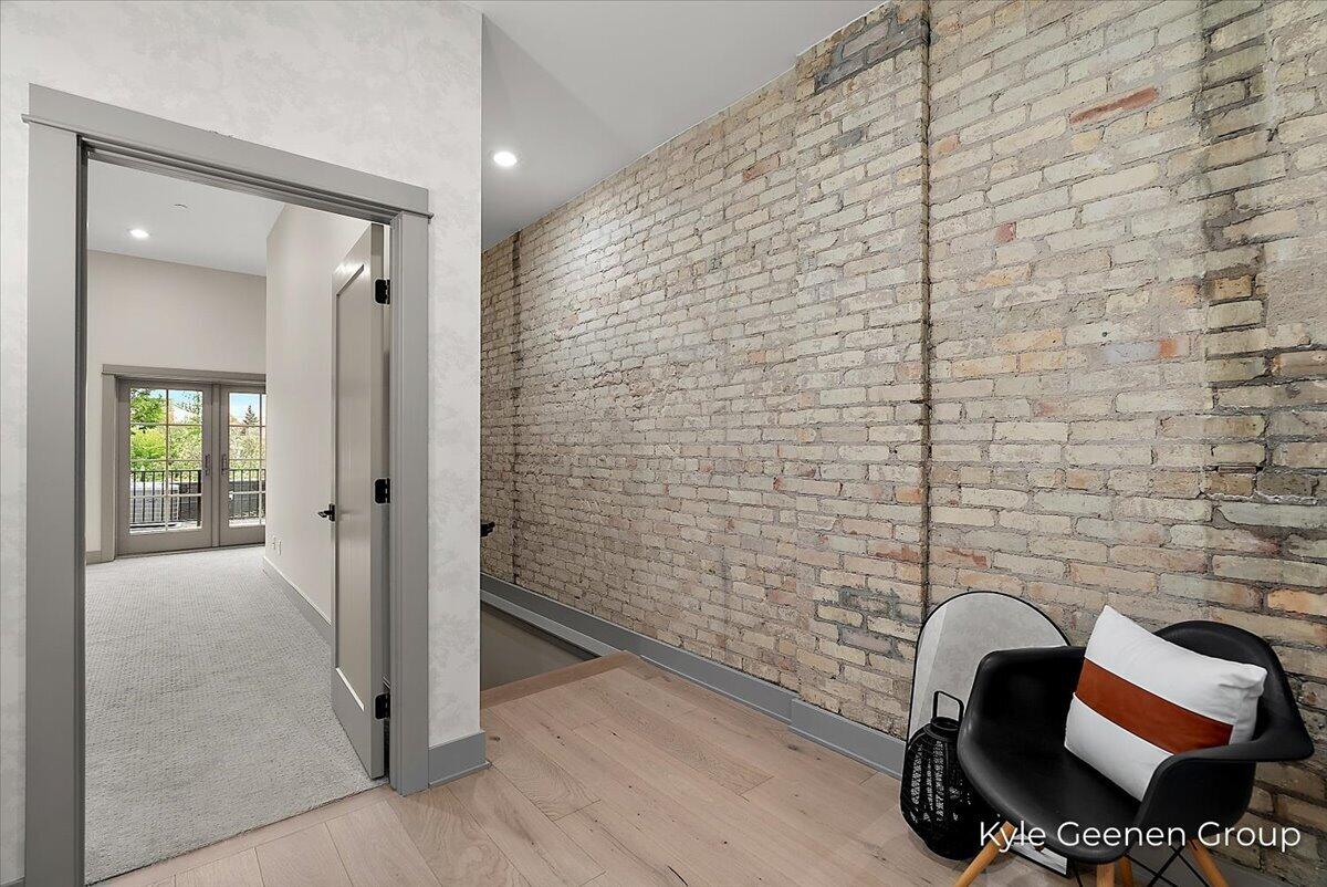 Holland, Michigan, 49423, United States, 2 Bedrooms Bedrooms, ,3 BathroomsBathrooms,Residential,For Sale,1827705