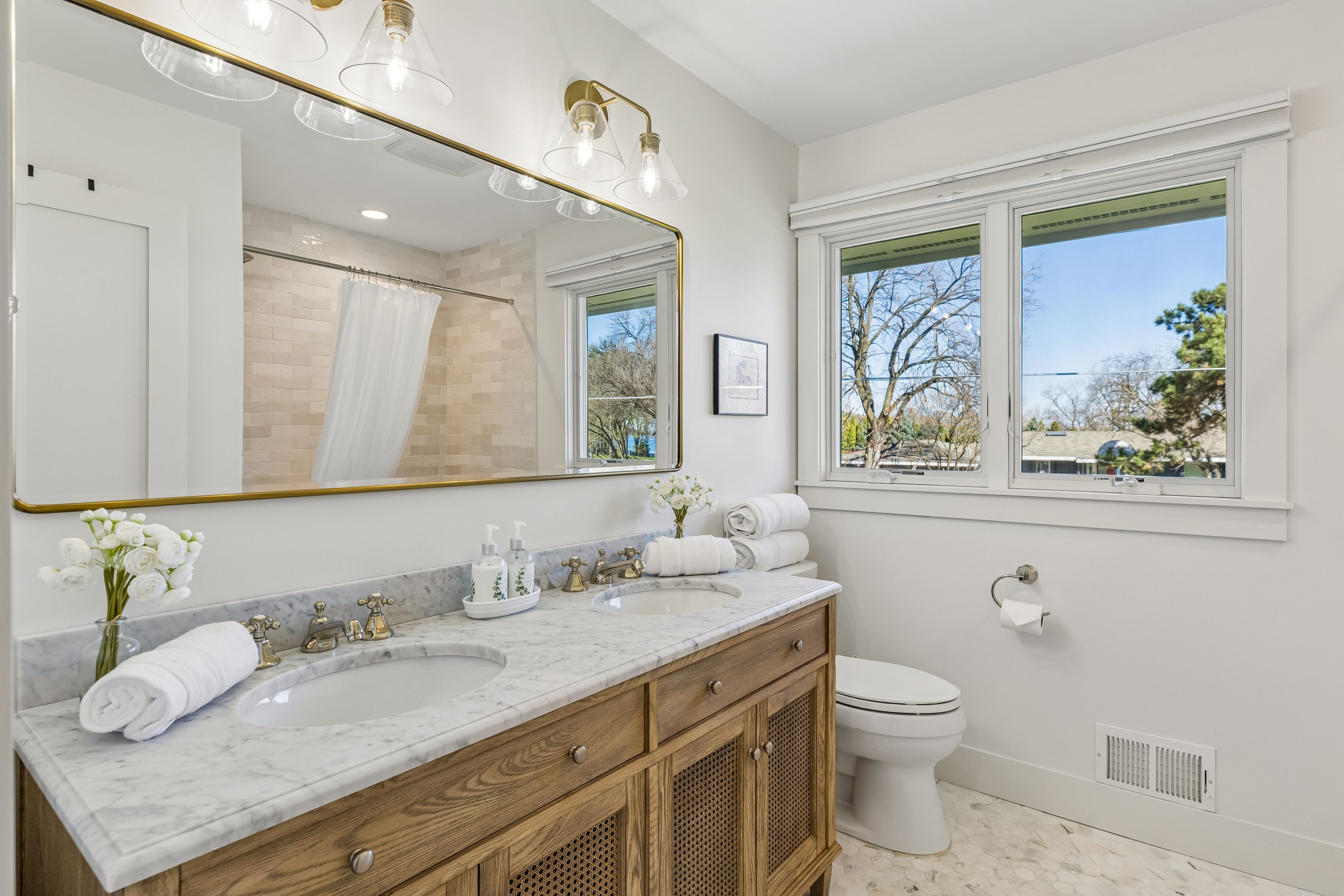  Elegant Fox Hill Rambler with Serene Water Views - 物件實景