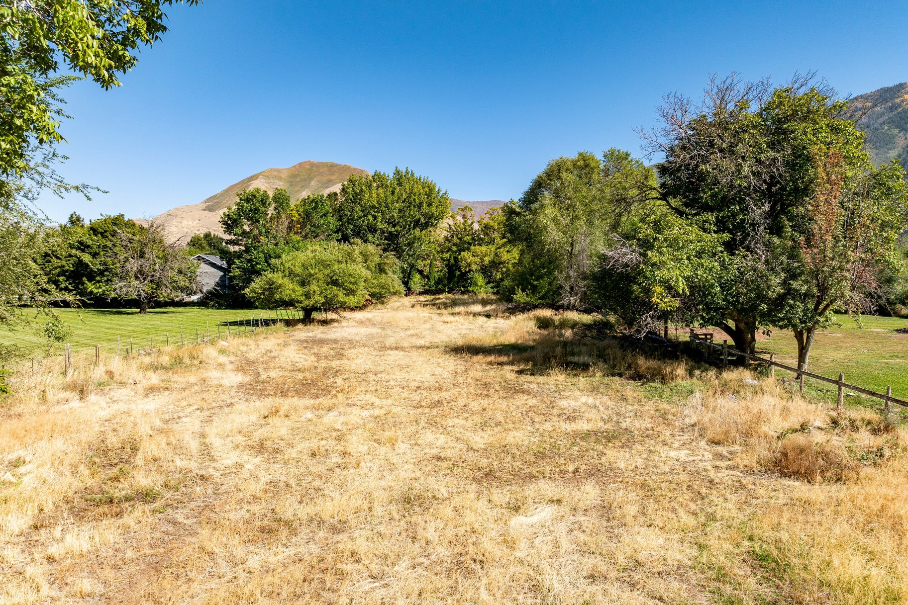  1 Acre in Mapleton off of Main Street - 物件實景