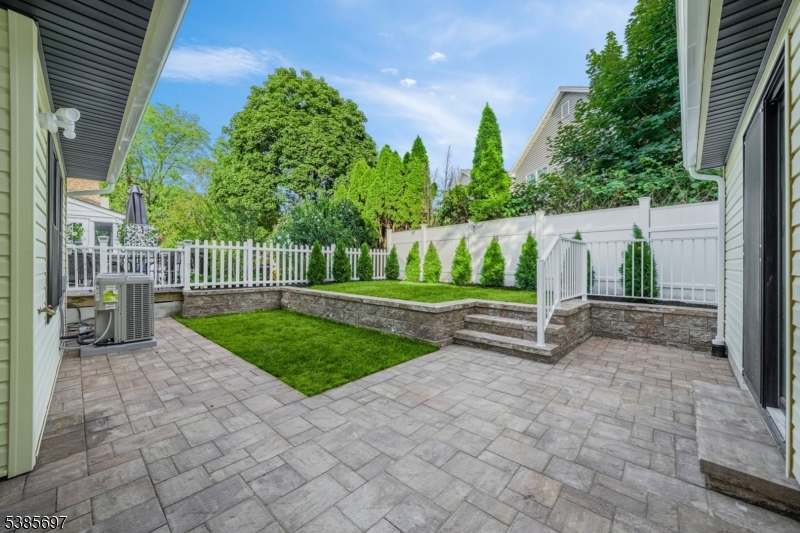 Maplewood Twp., New Jersey, 07040, United States, 4 Bedrooms Bedrooms, ,4 BathroomsBathrooms,Residential,For Sale,1950827
