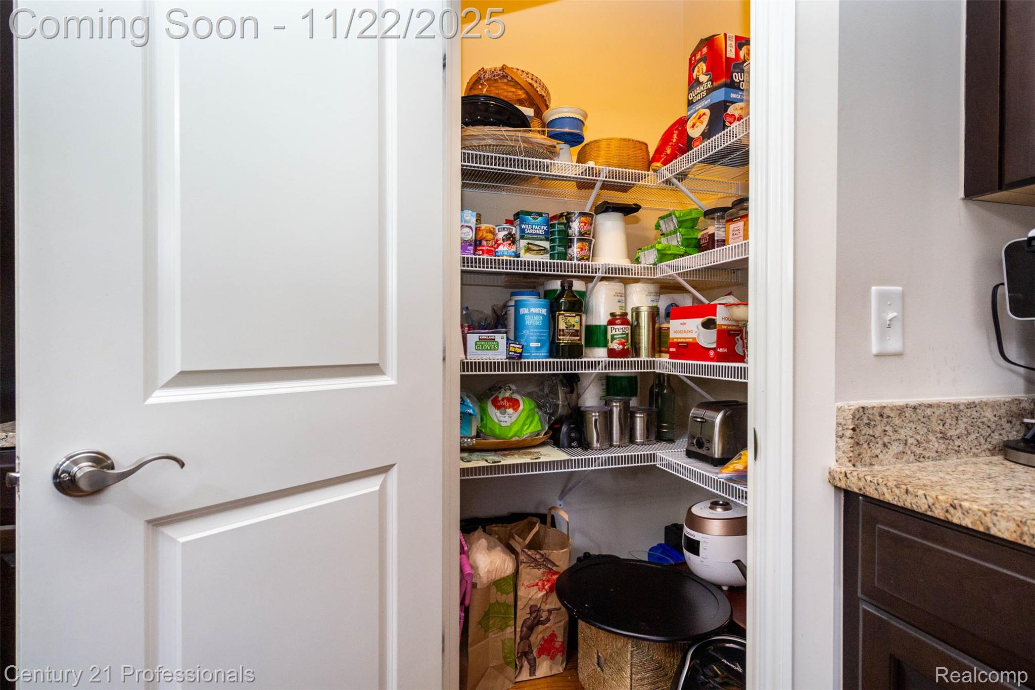 ClintonTownship, Michigan, 48038, United States, 3 Bedrooms Bedrooms, ,4 BathroomsBathrooms,Residential,For Sale,1994254