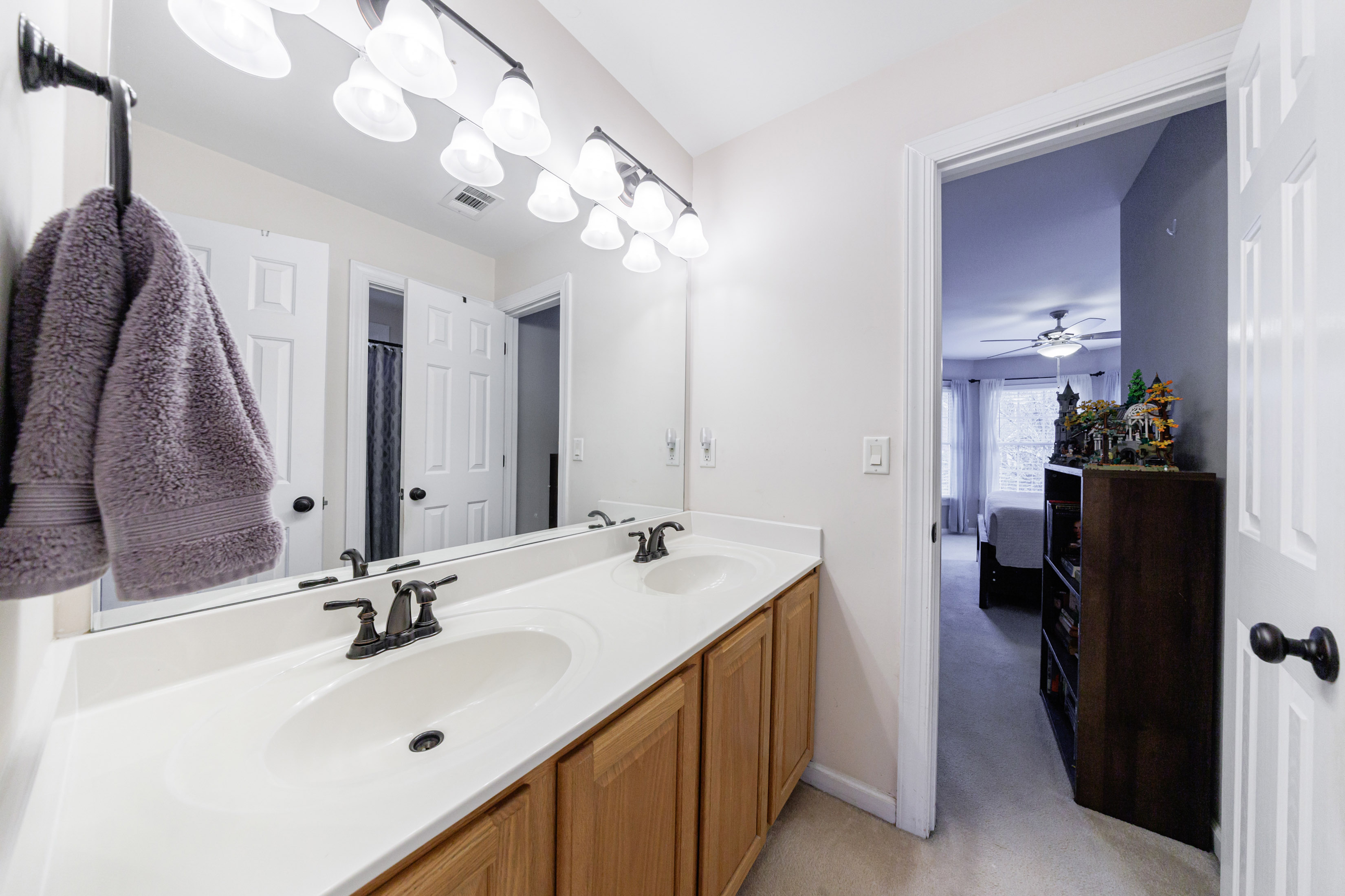  Beautifully Updated and Well Maintained Home in Sought-after Highcroft Community - 物件實景