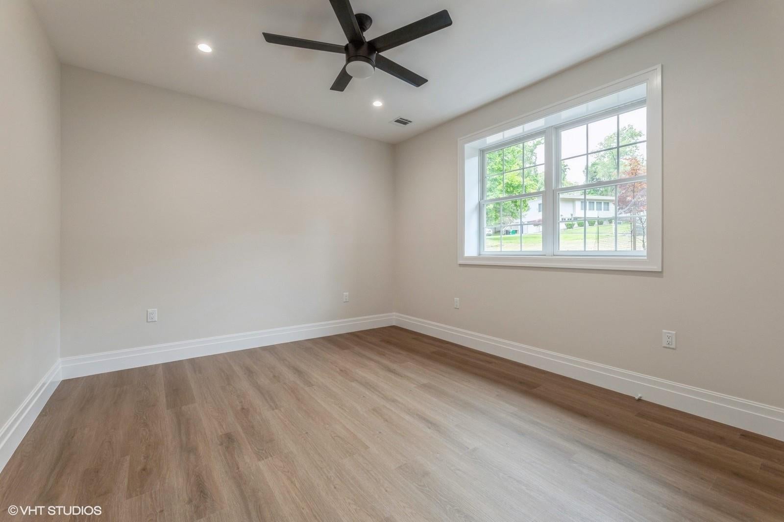 Valley Cottage, New York, 10989, United States, 4 Bedrooms Bedrooms, ,3 BathroomsBathrooms,Residential,For Sale,1823419