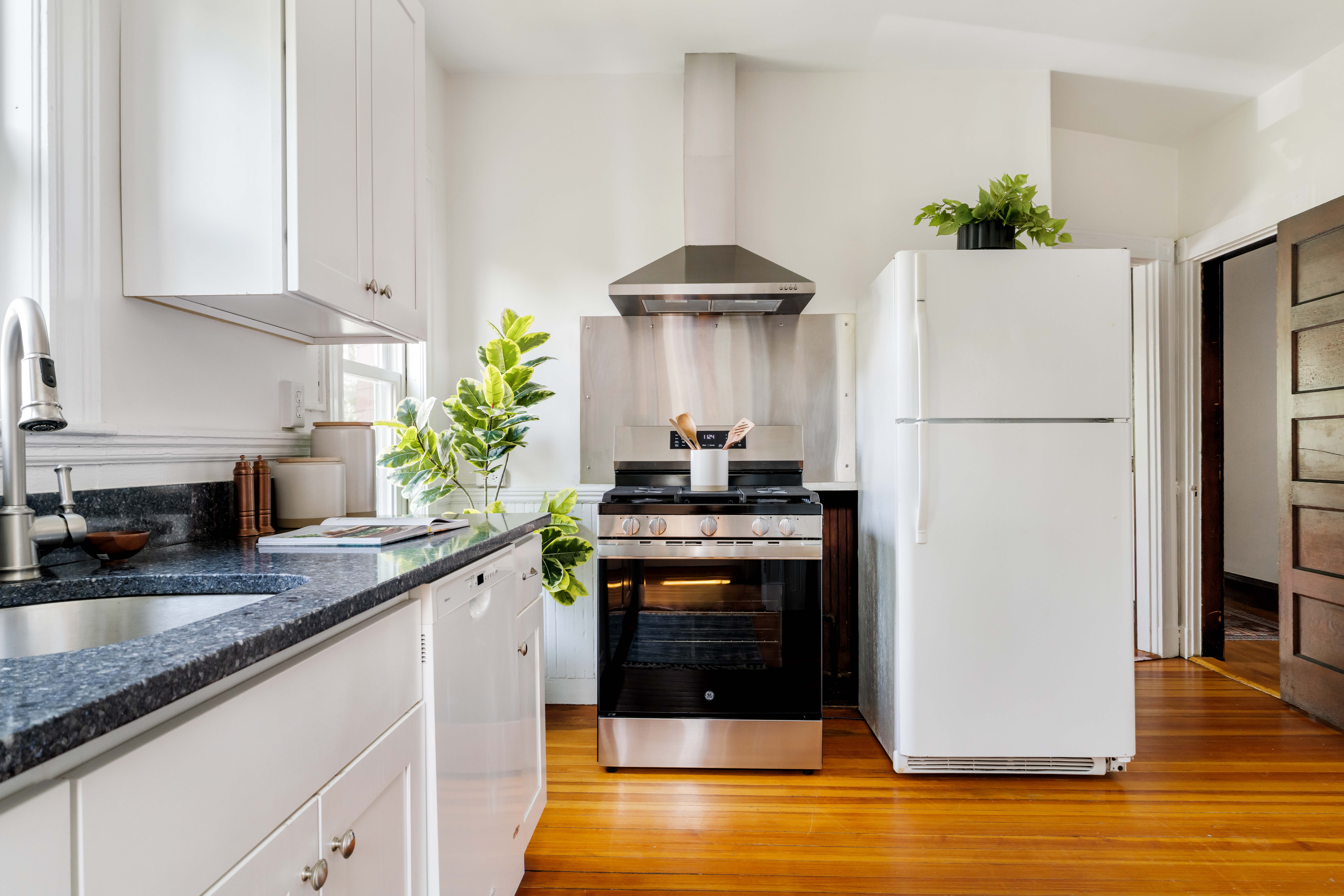  328 Huron Avenue, Cambridge, MA, 02138 - 物件實景