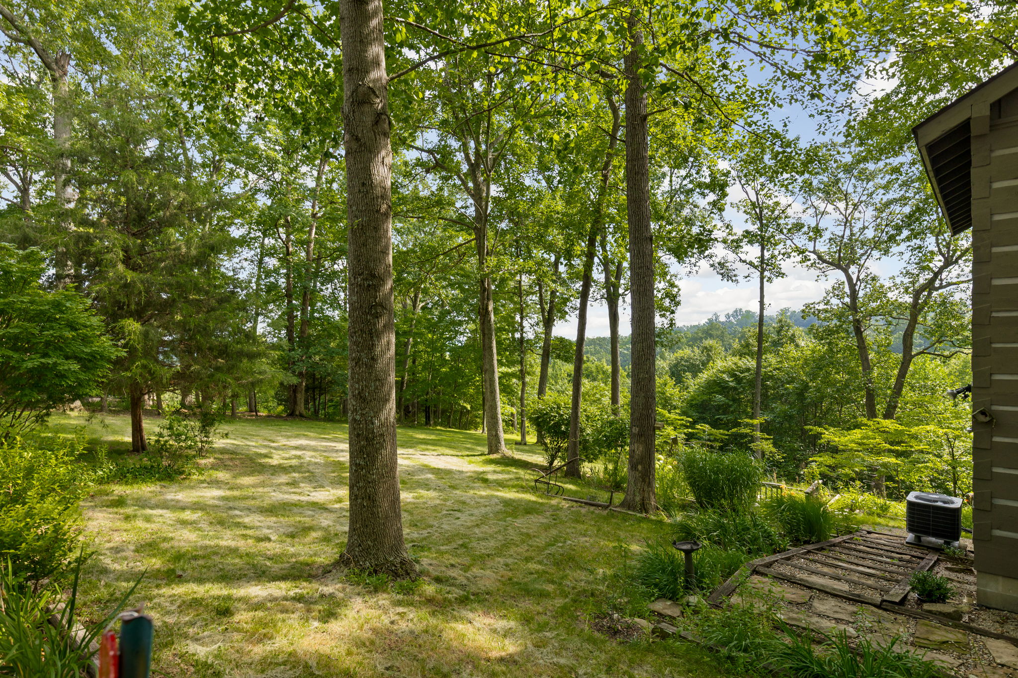  Authentic Log Home with Breathtaking Views of Brown County