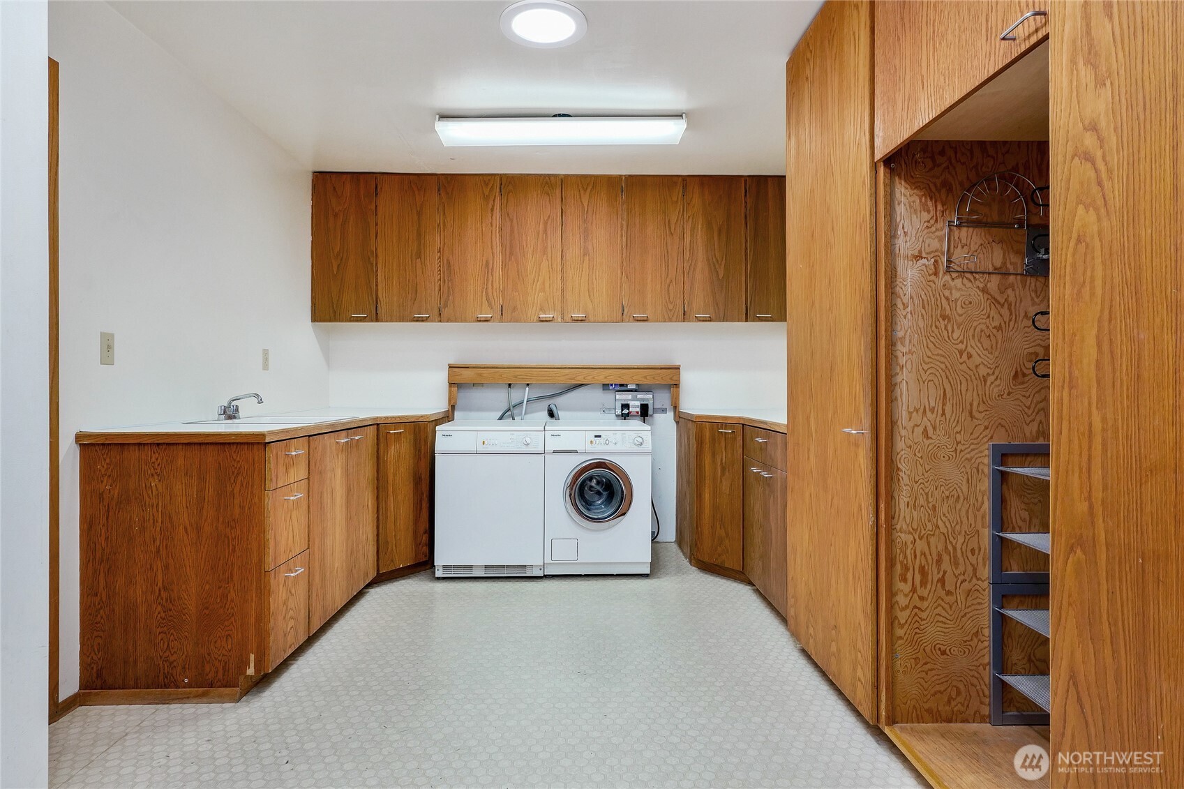 Renton, Washington, 98059, United States, 5 Bedrooms Bedrooms, ,4 BathroomsBathrooms,Residential,For Sale,1925920