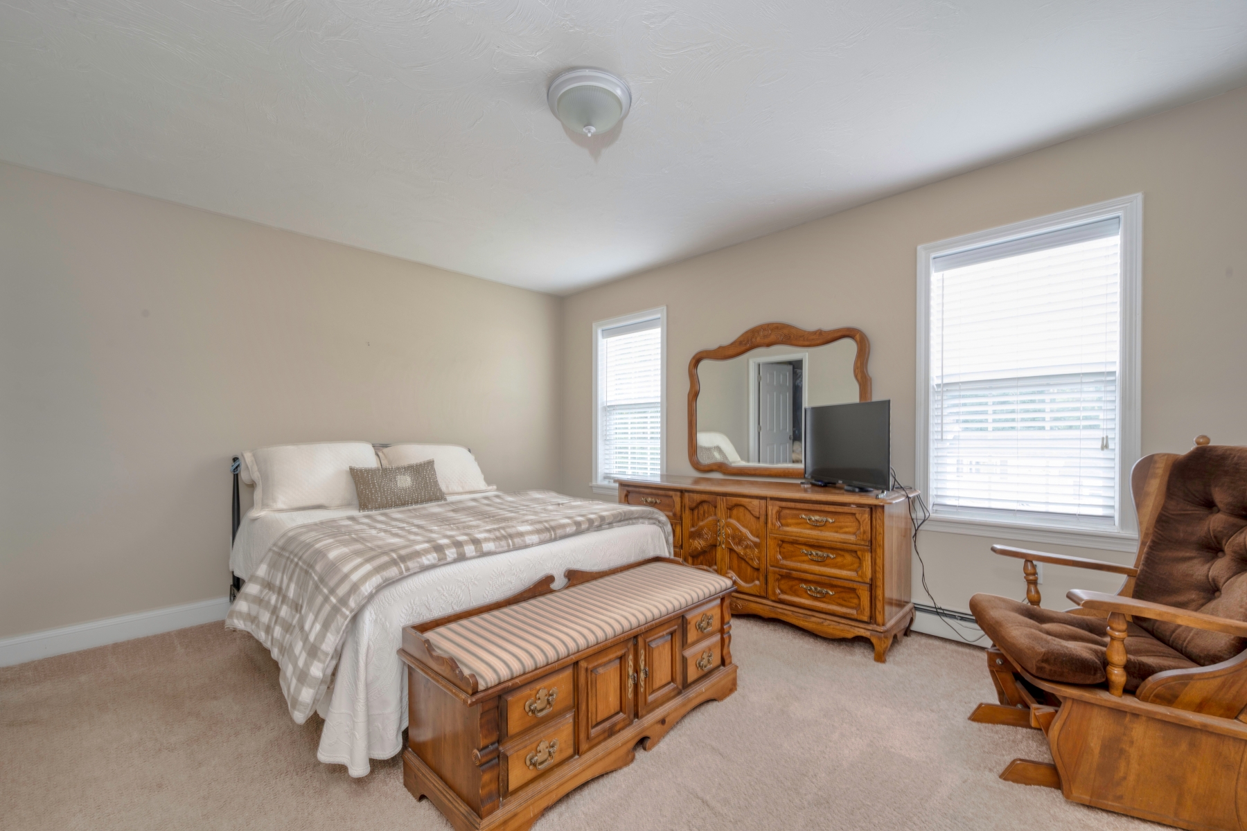 Holbrook, Massachusetts, 02343, United States, 4 Bedrooms Bedrooms, ,3 BathroomsBathrooms,Residential,For Sale,1910565