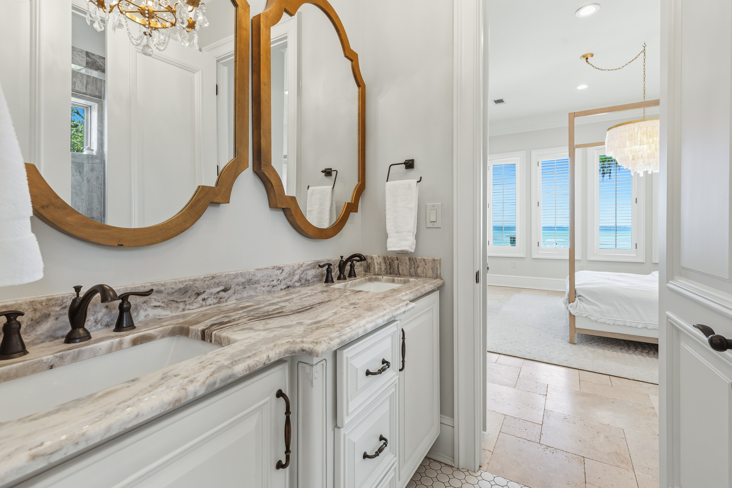  Private Bayfront Estate With Deepwater Dock And Resort-Style Outdoor Living - 物件實景