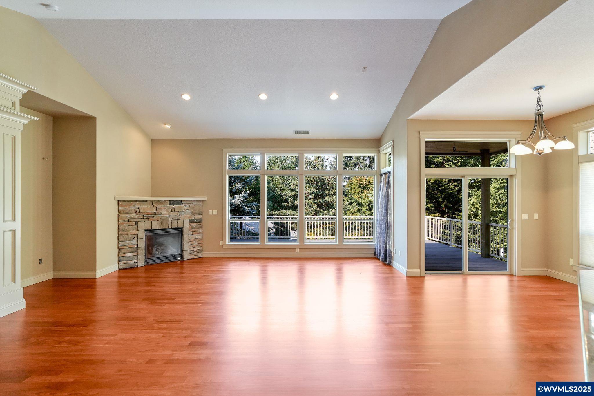 Salem, Oregon, 97306, United States, 4 Bedrooms Bedrooms, ,3 BathroomsBathrooms,Residential,For Sale,1906956