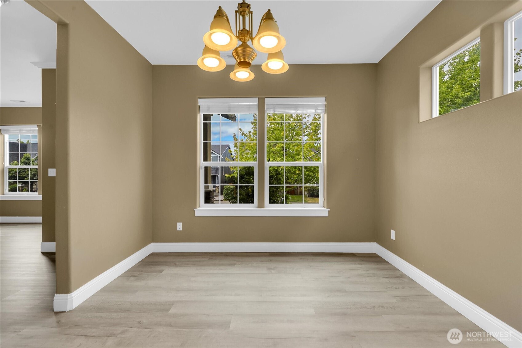 Puyallup, Washington, 98375, United States, 4 Bedrooms Bedrooms, ,3 BathroomsBathrooms,Residential,For Sale,1983972