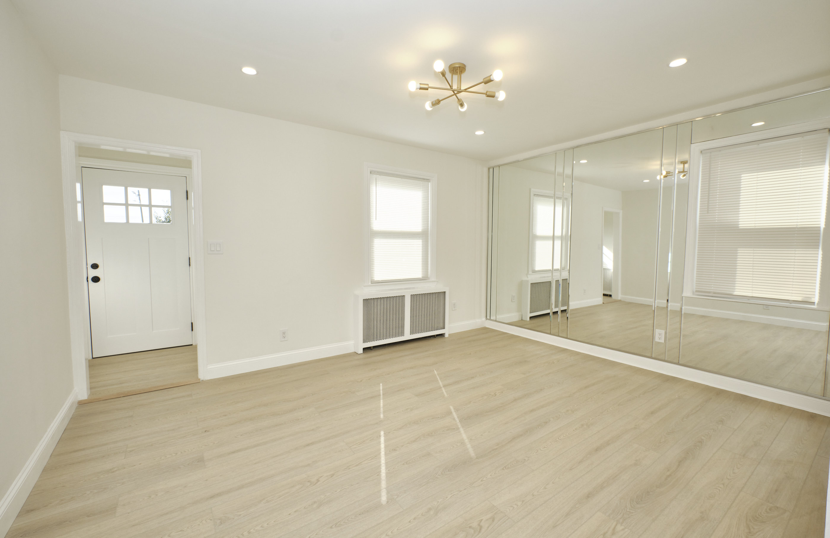 Elmont, New York, 11003, United States, 5 Bedrooms Bedrooms, ,2 BathroomsBathrooms,Residential,For Sale,1981146