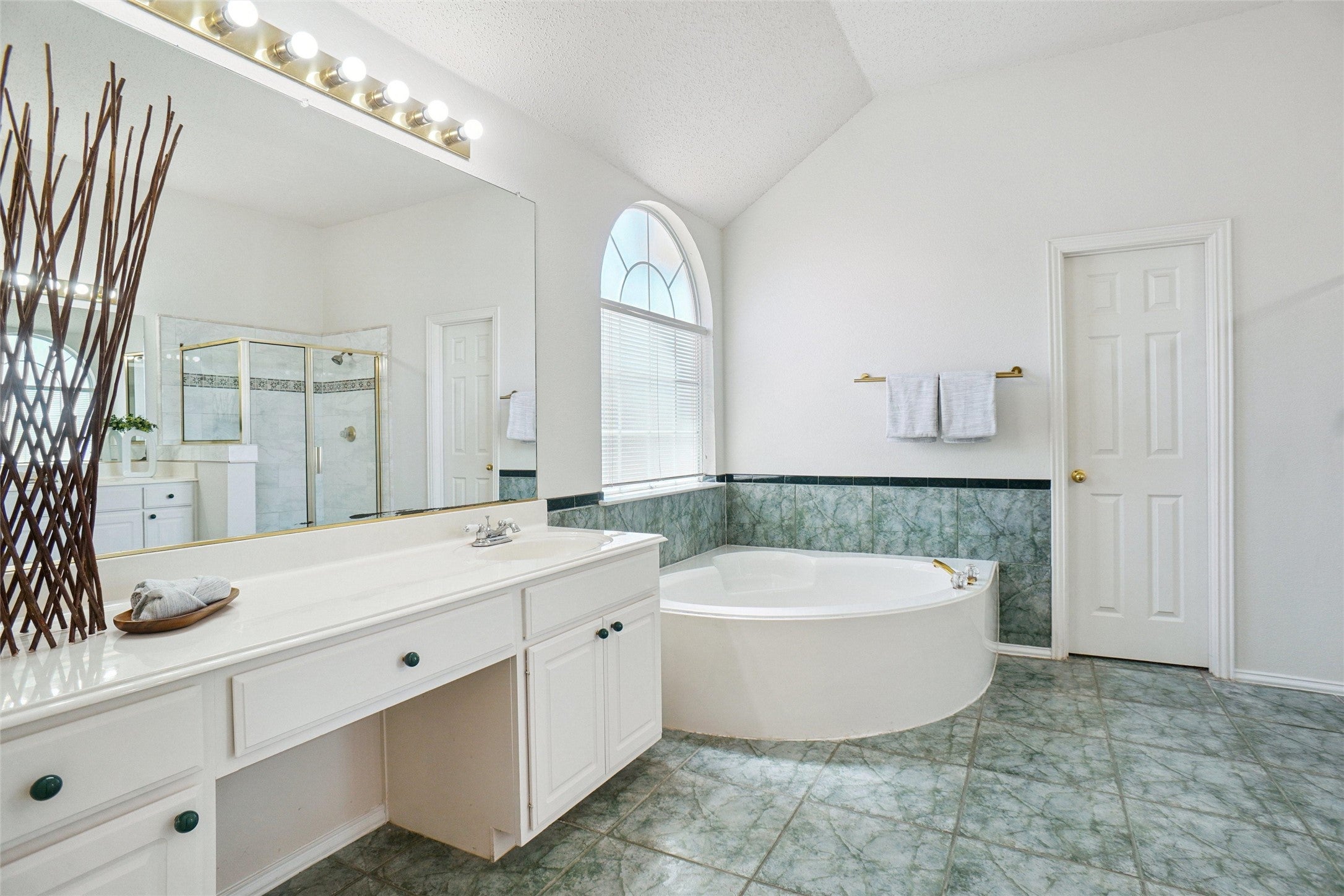 Plano, Texas, 75024, United States, 4 Bedrooms Bedrooms, ,3 BathroomsBathrooms,Residential,For Sale,1981856