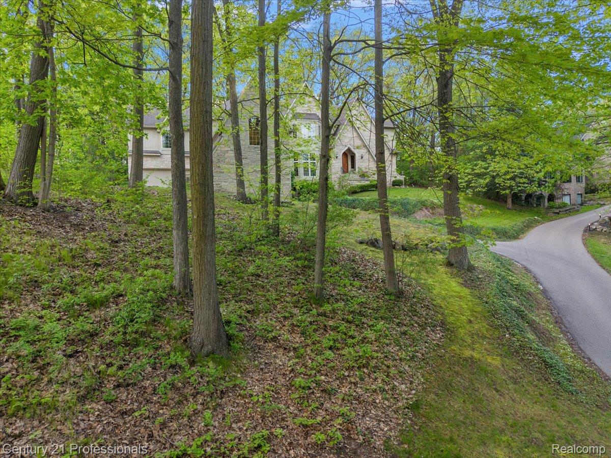 Clarkston, Michigan, 48346, United States, 4 Bedrooms Bedrooms, ,7 BathroomsBathrooms,Residential,For Sale,2048841